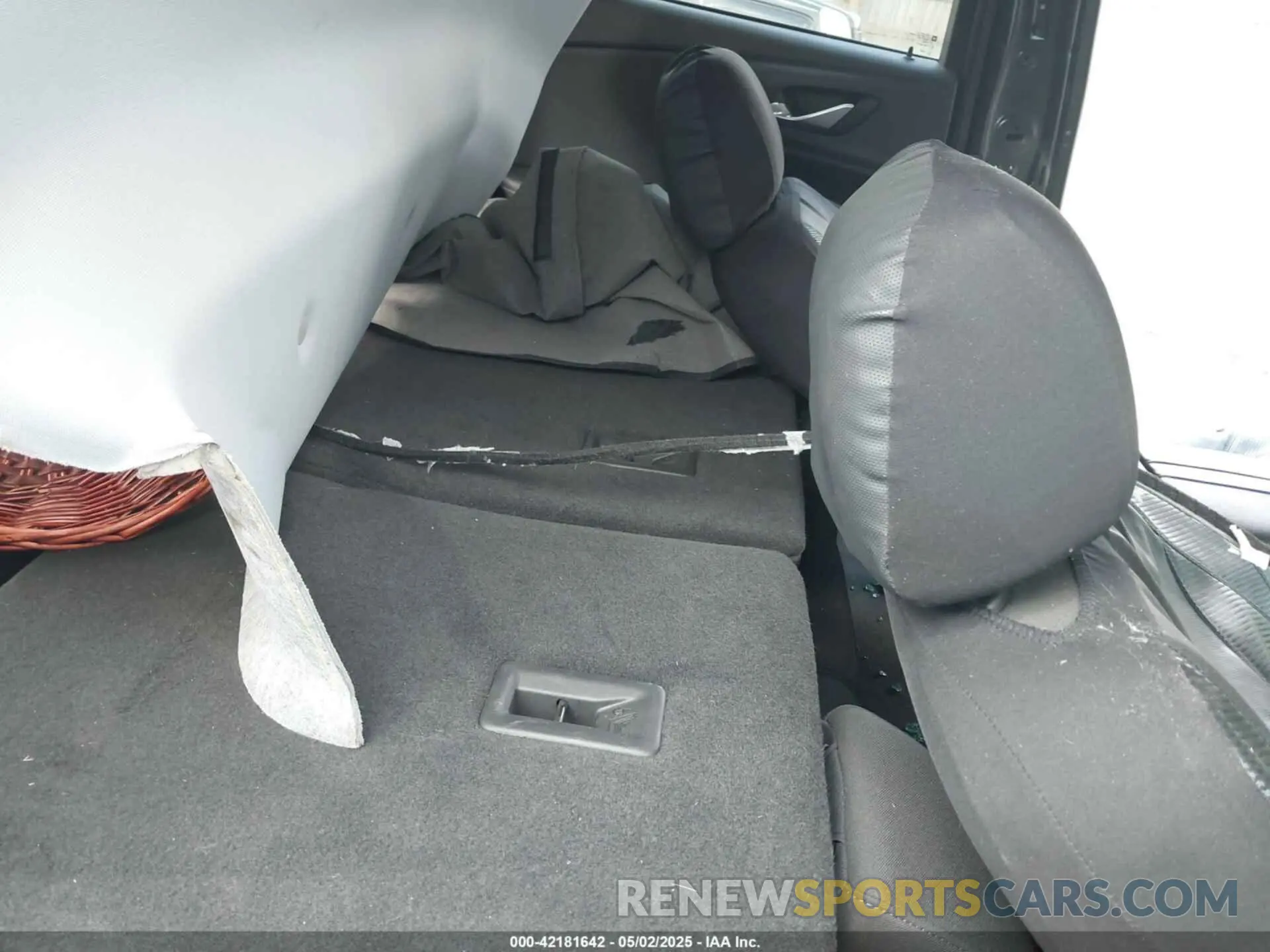 8 Photograph of a damaged car 3GNKBHR47NS136060 CHEVROLET BLAZER 2022
