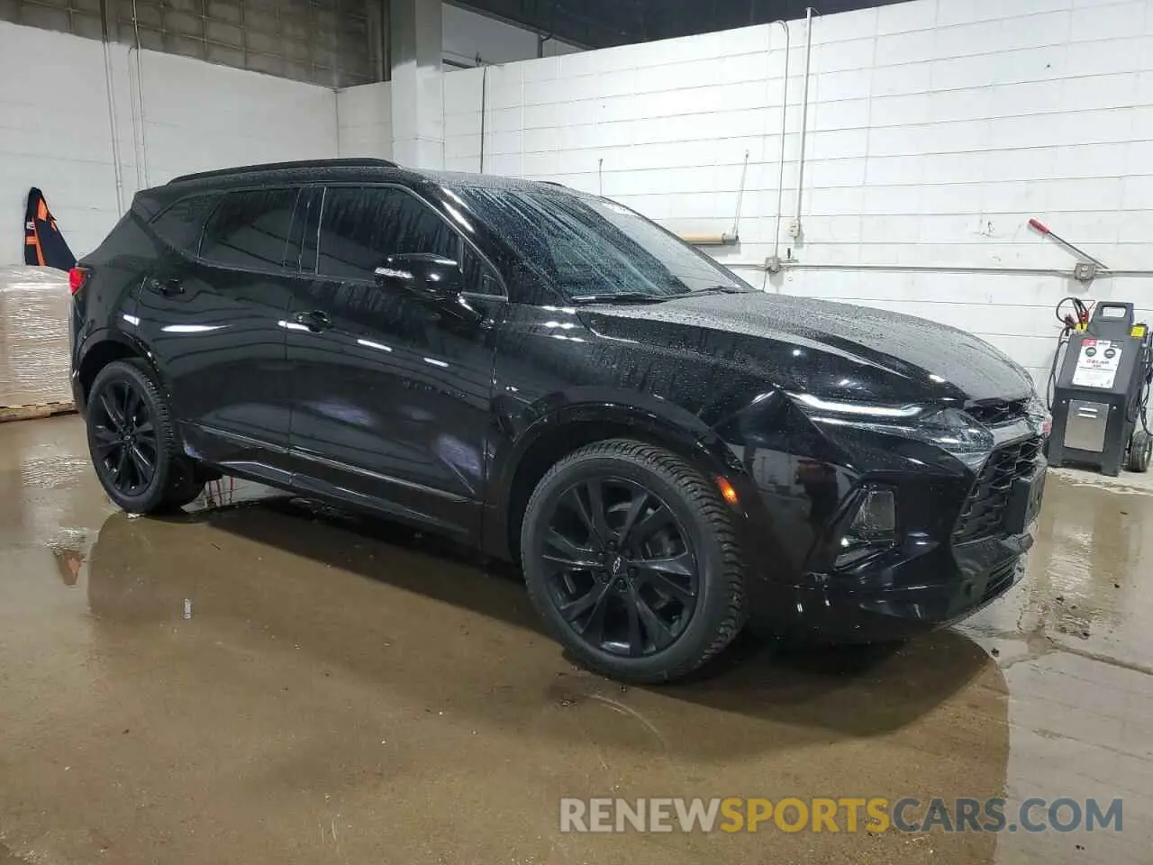 4 Photograph of a damaged car 3GNKBKRS0NS137756 CHEVROLET BLAZER 2022