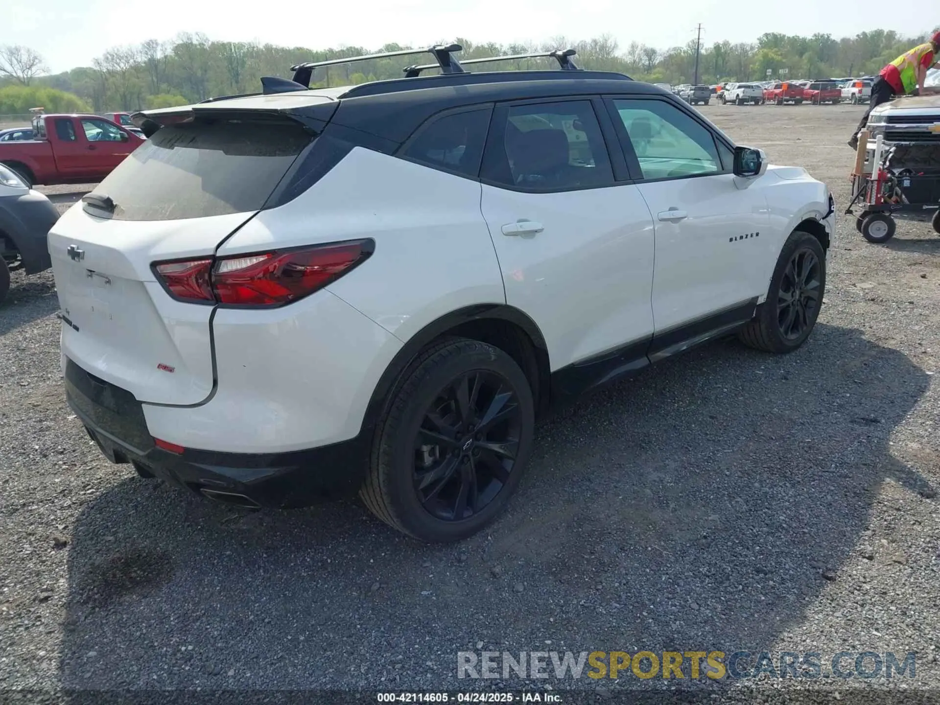 4 Photograph of a damaged car 3GNKBKRS0NS222919 CHEVROLET BLAZER 2022