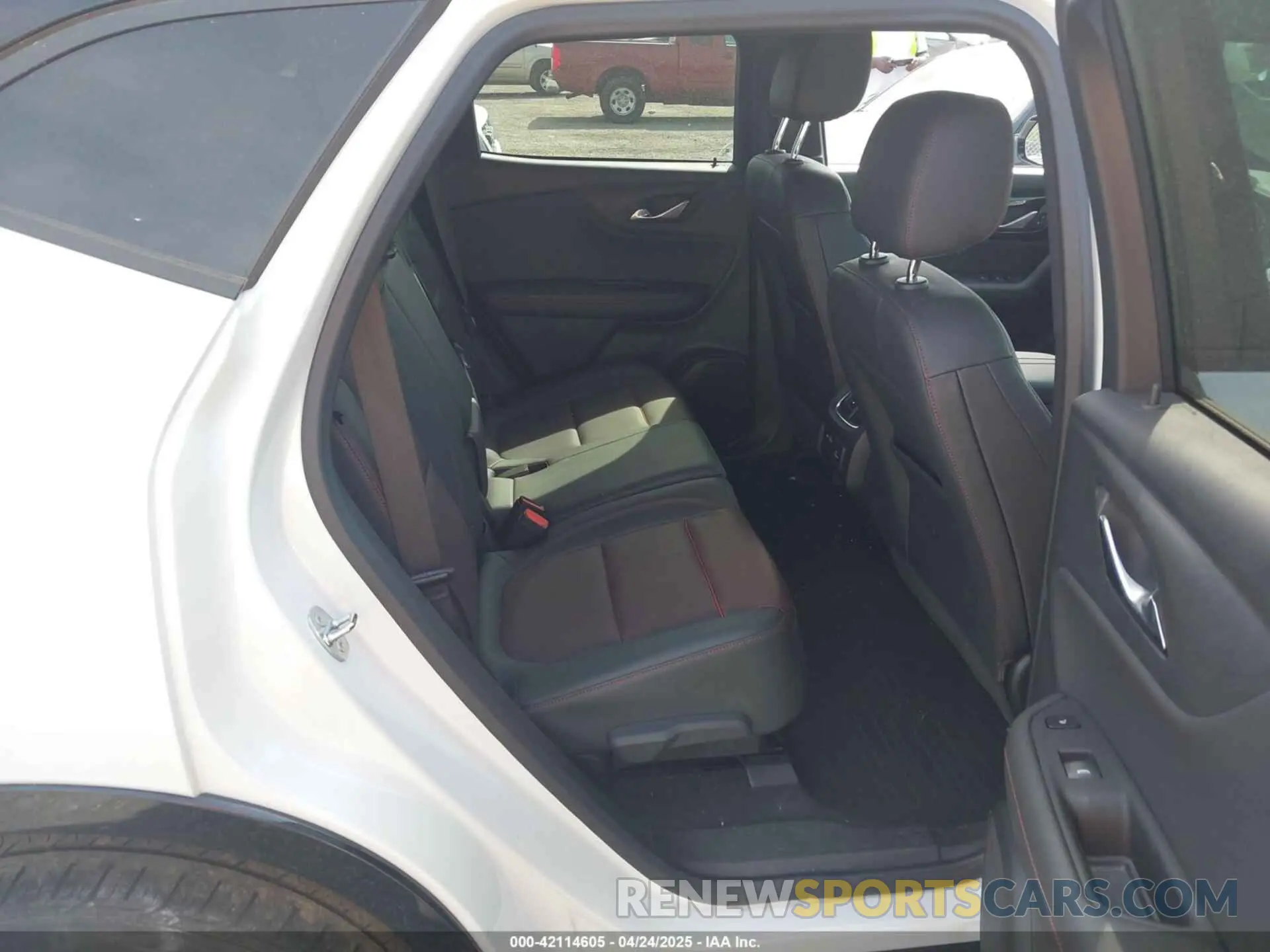 8 Photograph of a damaged car 3GNKBKRS0NS222919 CHEVROLET BLAZER 2022