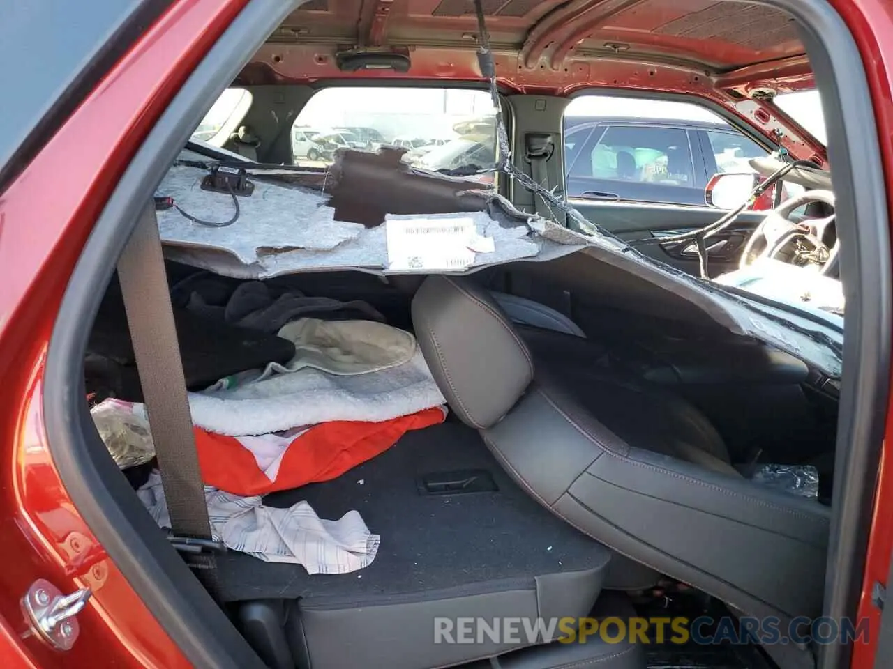 10 Photograph of a damaged car 3GNKBKRS8NS118193 CHEVROLET BLAZER 2022