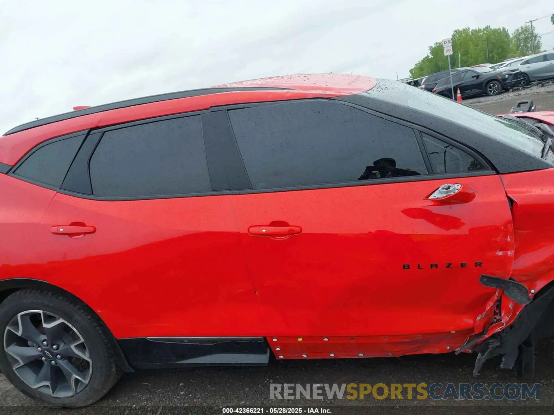 12 Photograph of a damaged car 3GNKBKRS8NS137309 CHEVROLET BLAZER 2022