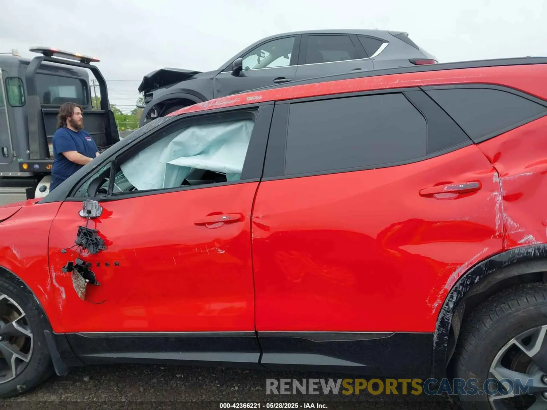 13 Photograph of a damaged car 3GNKBKRS8NS137309 CHEVROLET BLAZER 2022