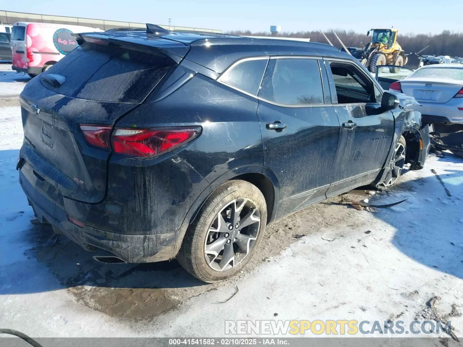 4 Photograph of a damaged car 3GNKBKRS9NS236205 CHEVROLET BLAZER 2022