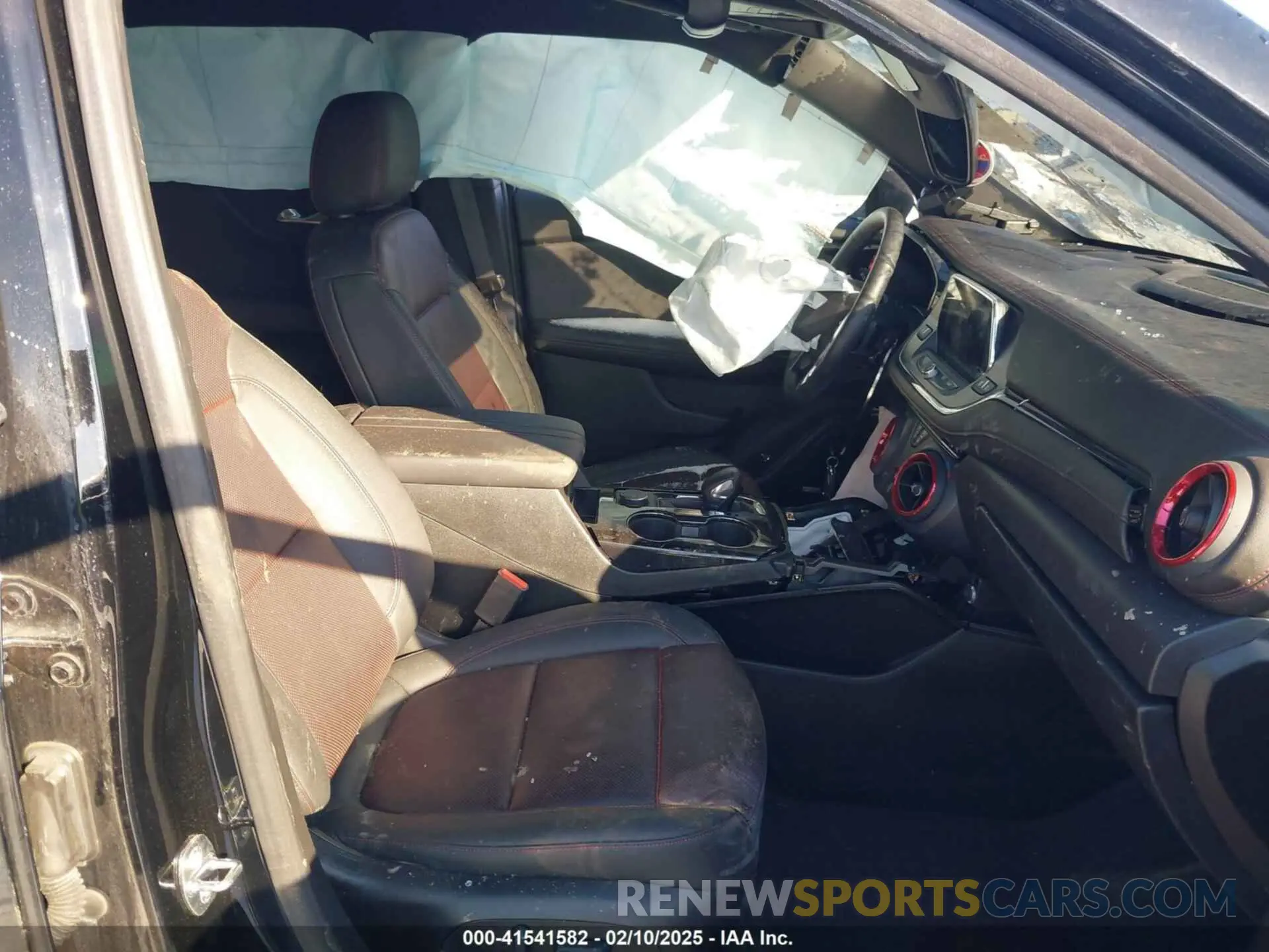 5 Photograph of a damaged car 3GNKBKRS9NS236205 CHEVROLET BLAZER 2022