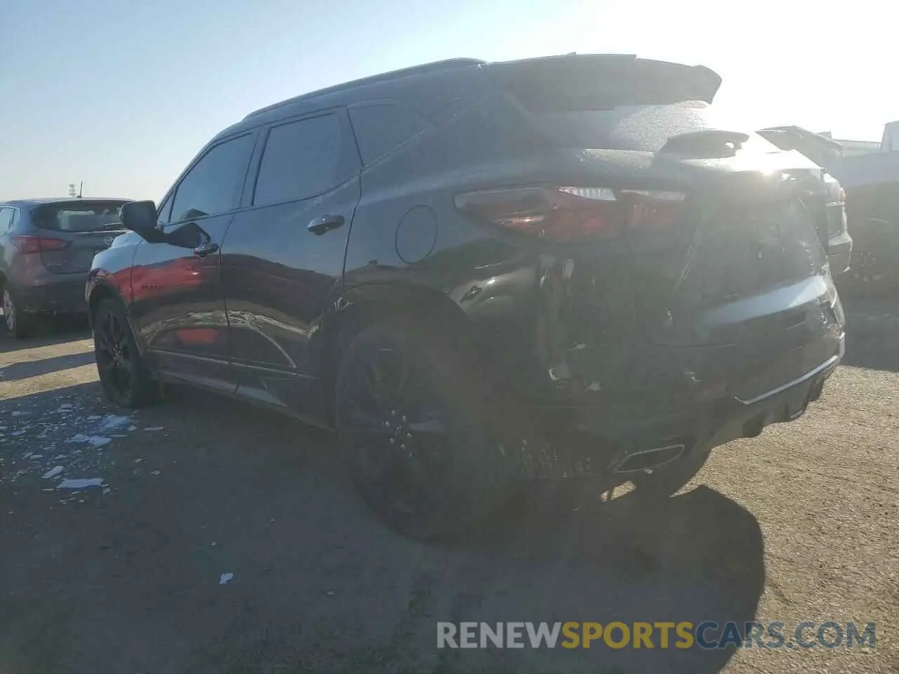 2 Photograph of a damaged car 3GNKBKRSXNS231658 CHEVROLET BLAZER 2022