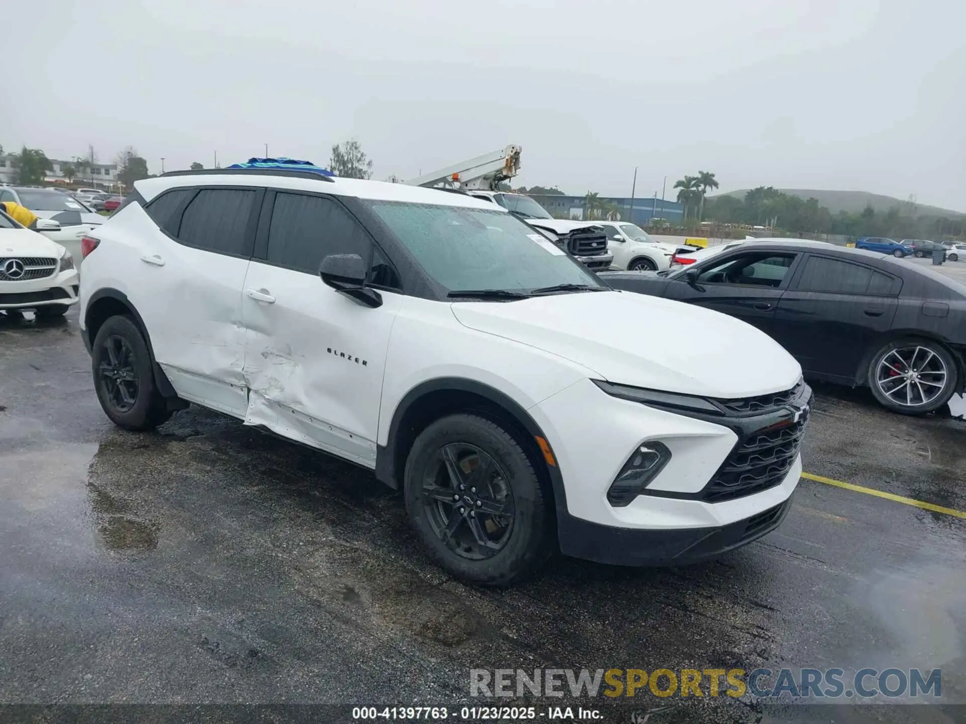 1 Photograph of a damaged car 3GNKBCR48PS215159 CHEVROLET BLAZER 2023