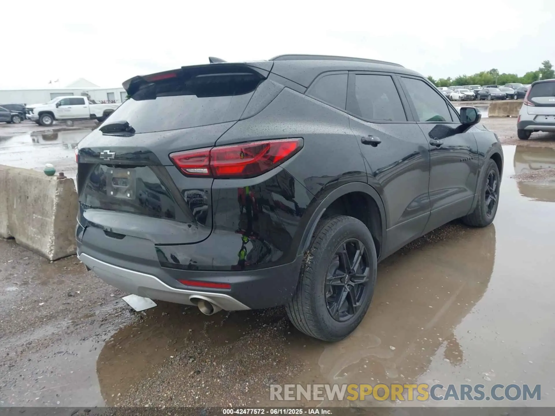 4 Photograph of a damaged car 3GNKBDRS4PS170130 CHEVROLET BLAZER 2023
