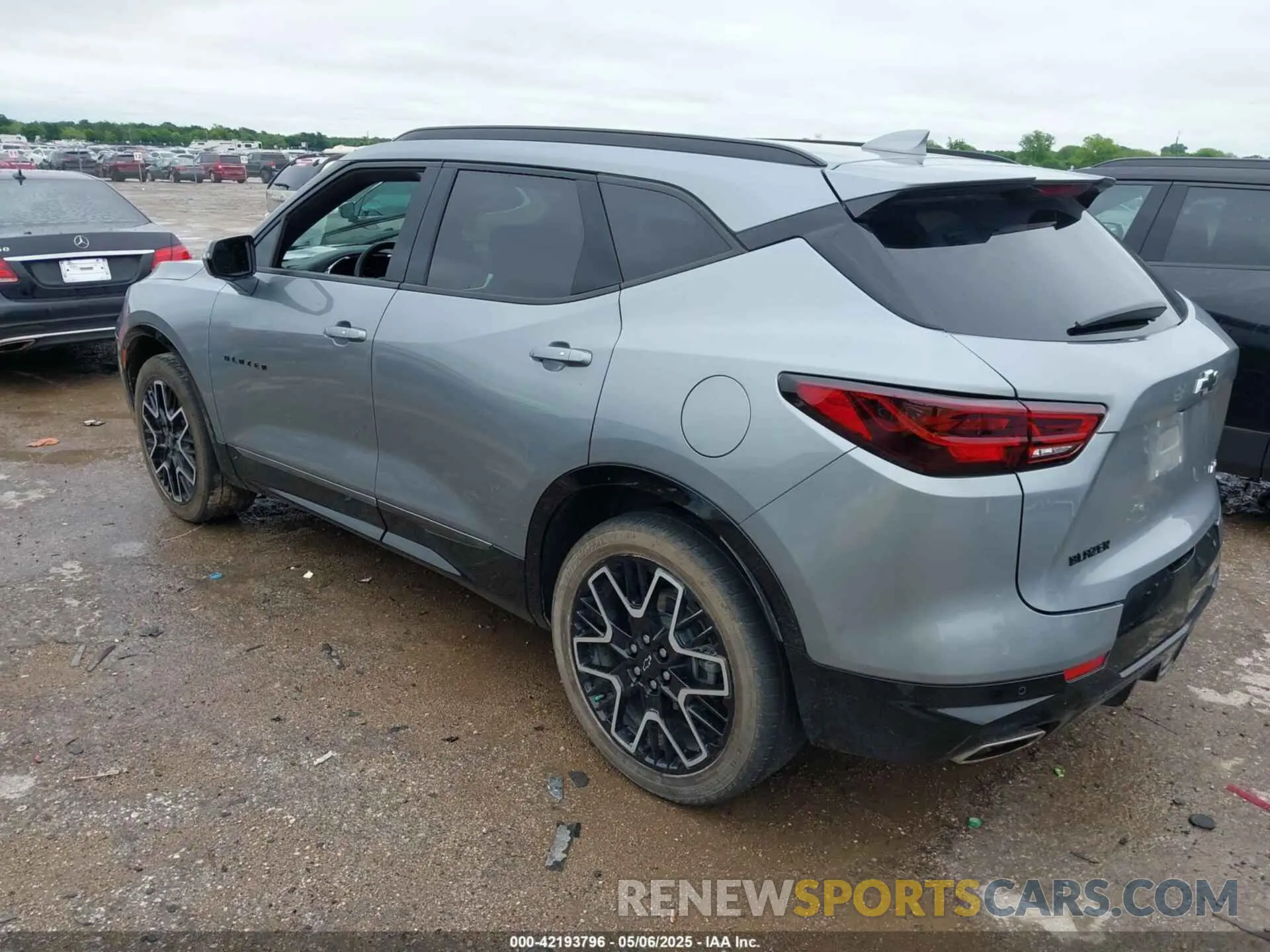 3 Photograph of a damaged car 3GNKBERS1PS225588 CHEVROLET BLAZER 2023