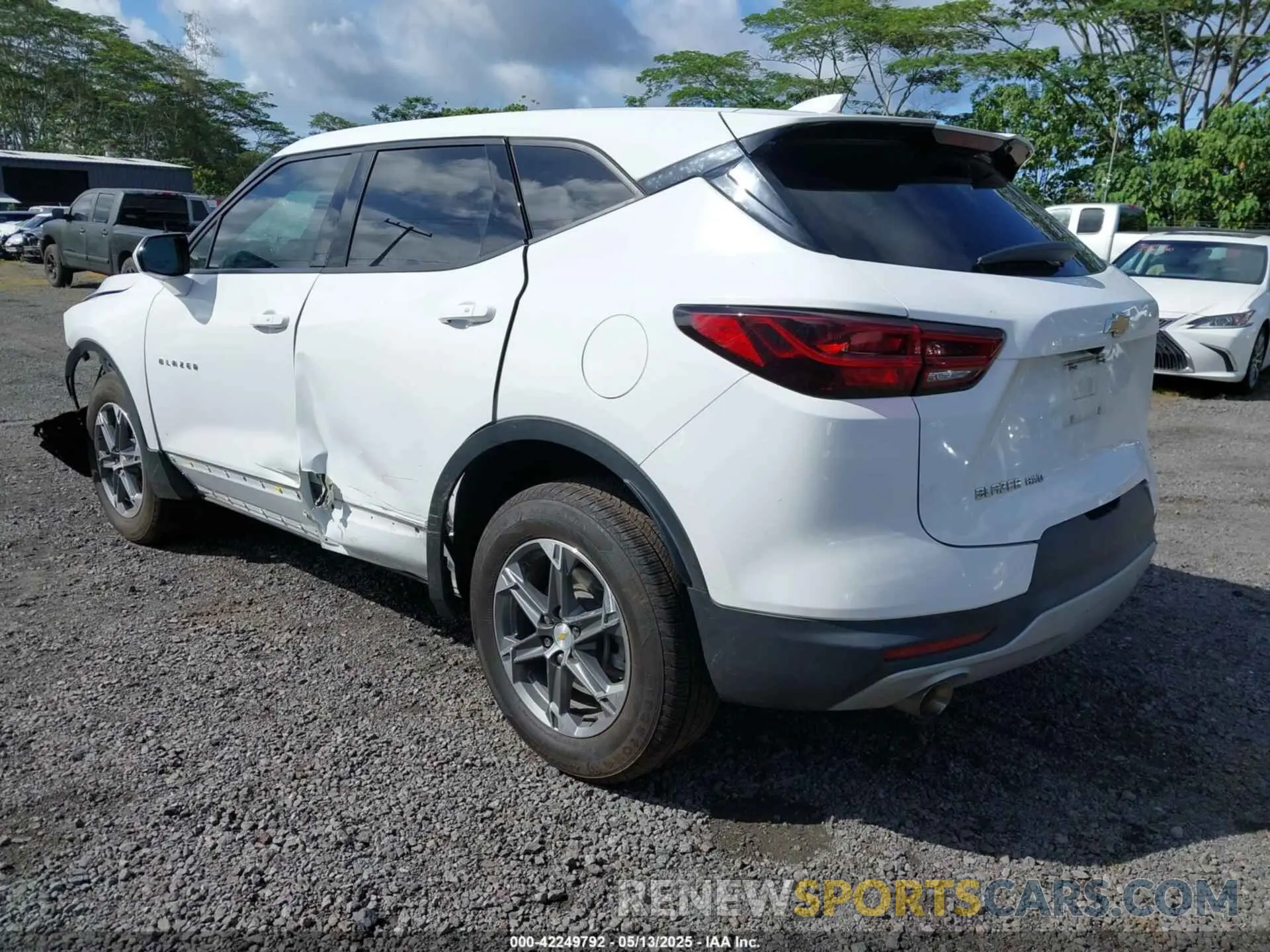 3 Photograph of a damaged car 3GNKBHR46PS213116 CHEVROLET BLAZER 2023