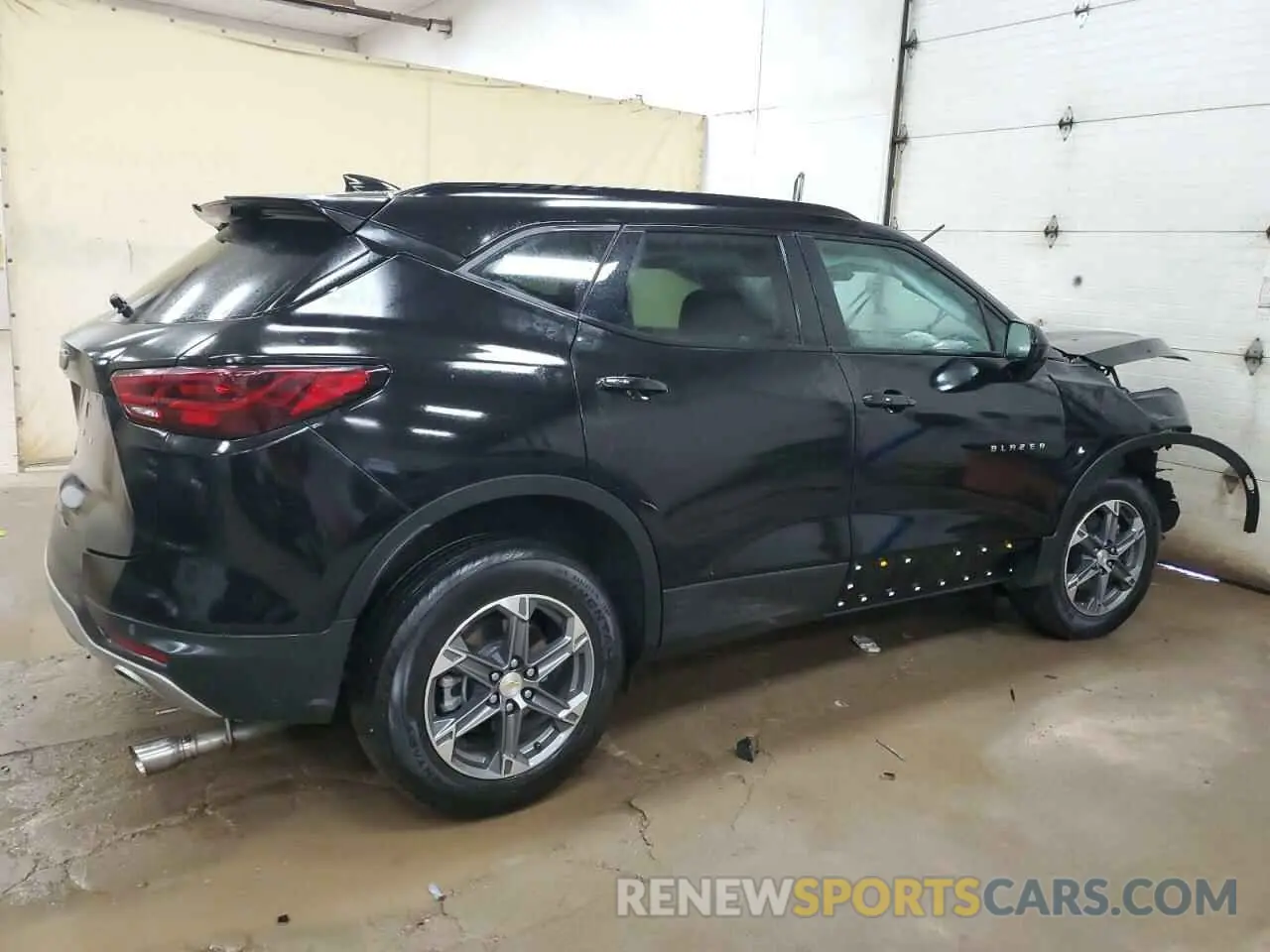 3 Photograph of a damaged car 3GNKBCR44RS169056 CHEVROLET BLAZER 2024
