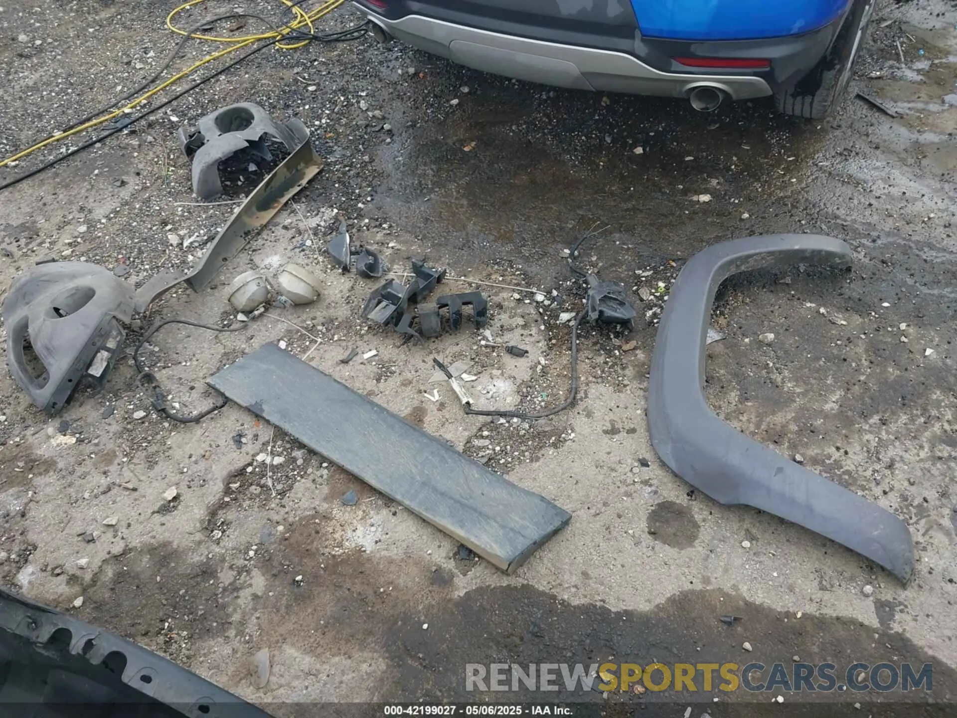 18 Photograph of a damaged car 3GNKBCR45RS168160 CHEVROLET BLAZER 2024