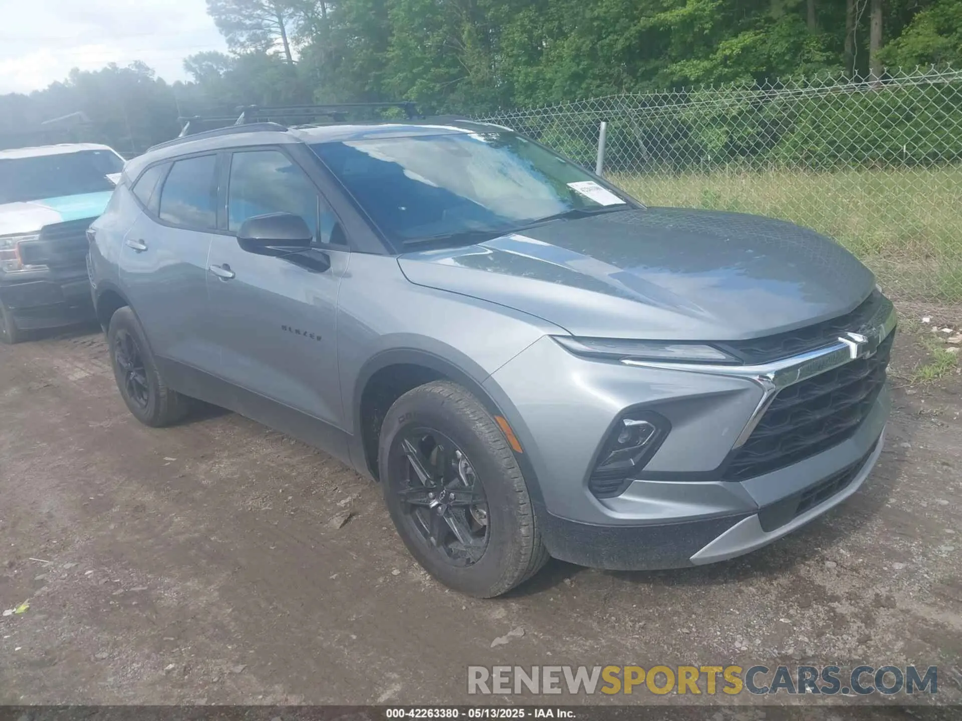 1 Photograph of a damaged car 3GNKBCR46RS282636 CHEVROLET BLAZER 2024