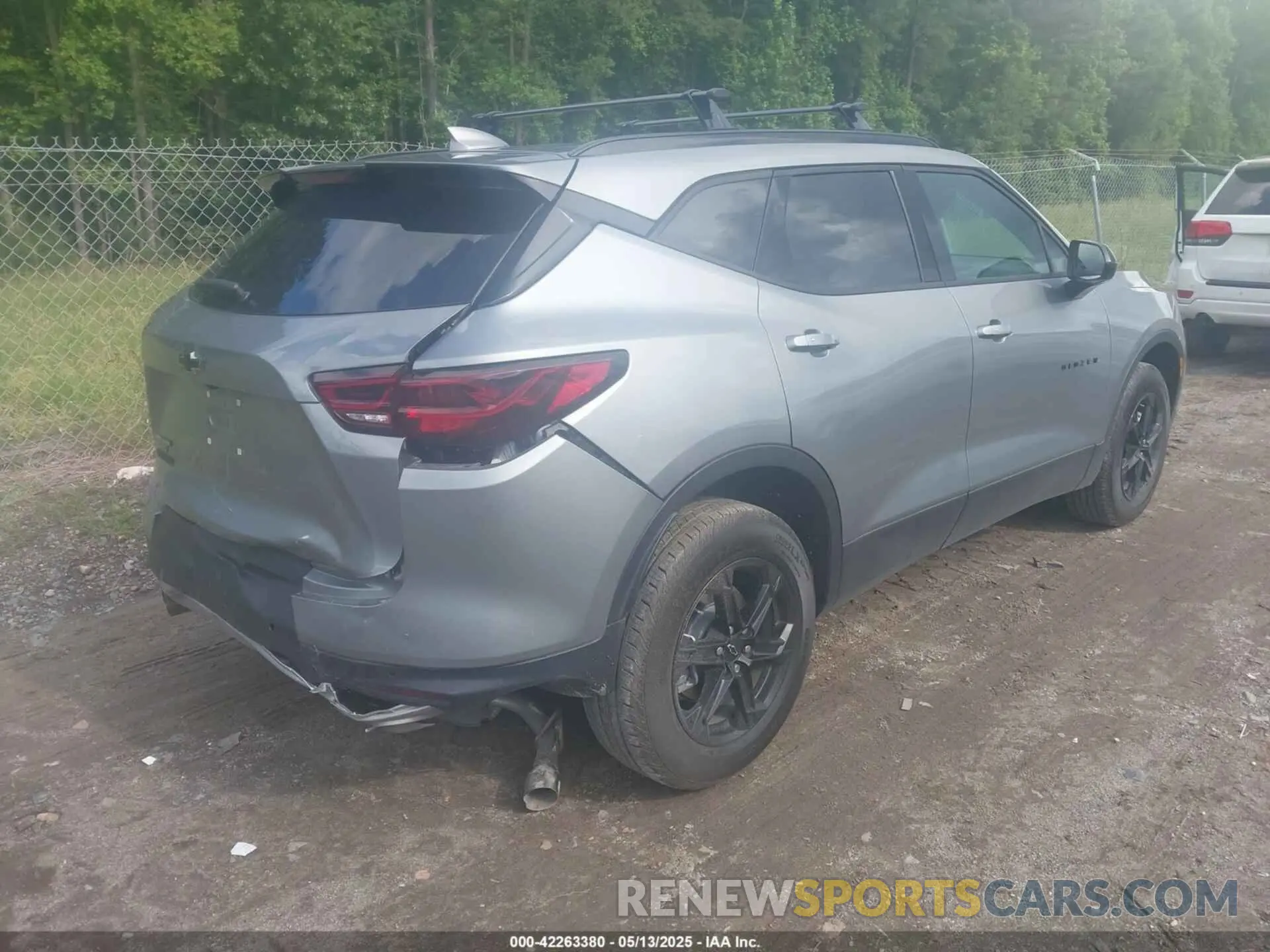4 Photograph of a damaged car 3GNKBCR46RS282636 CHEVROLET BLAZER 2024
