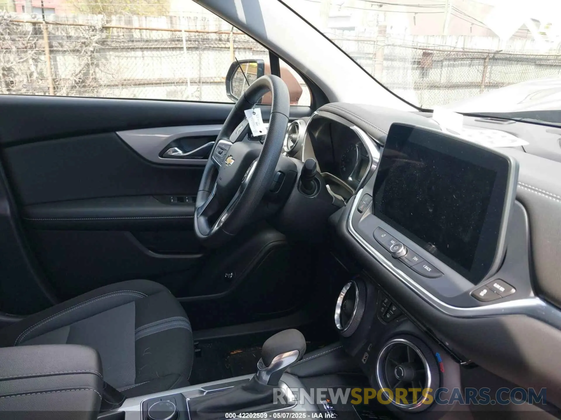 5 Photograph of a damaged car 3GNKBCR4XRS165349 CHEVROLET BLAZER 2024