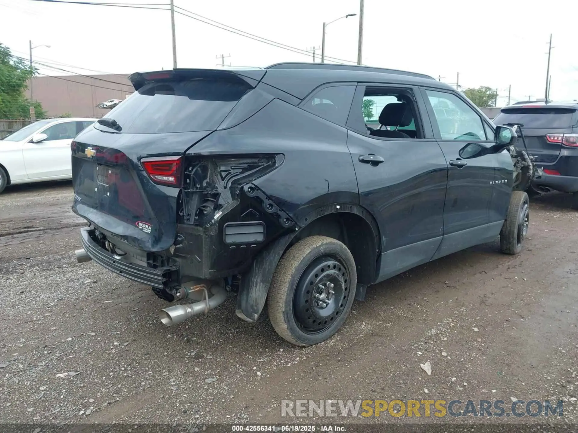 4 Photograph of a damaged car 3GNKBCR4XRS233343 CHEVROLET BLAZER 2024