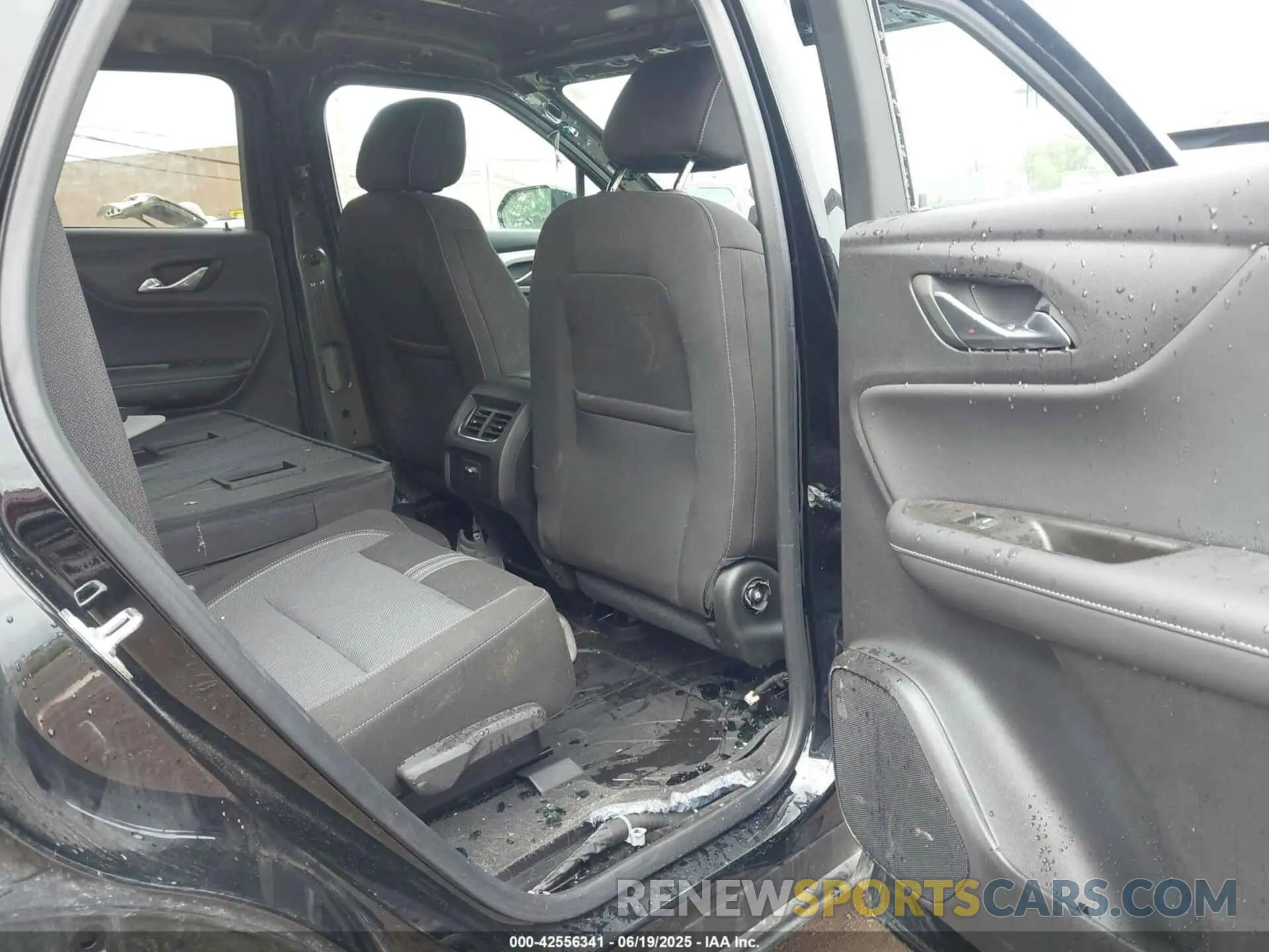 8 Photograph of a damaged car 3GNKBCR4XRS233343 CHEVROLET BLAZER 2024