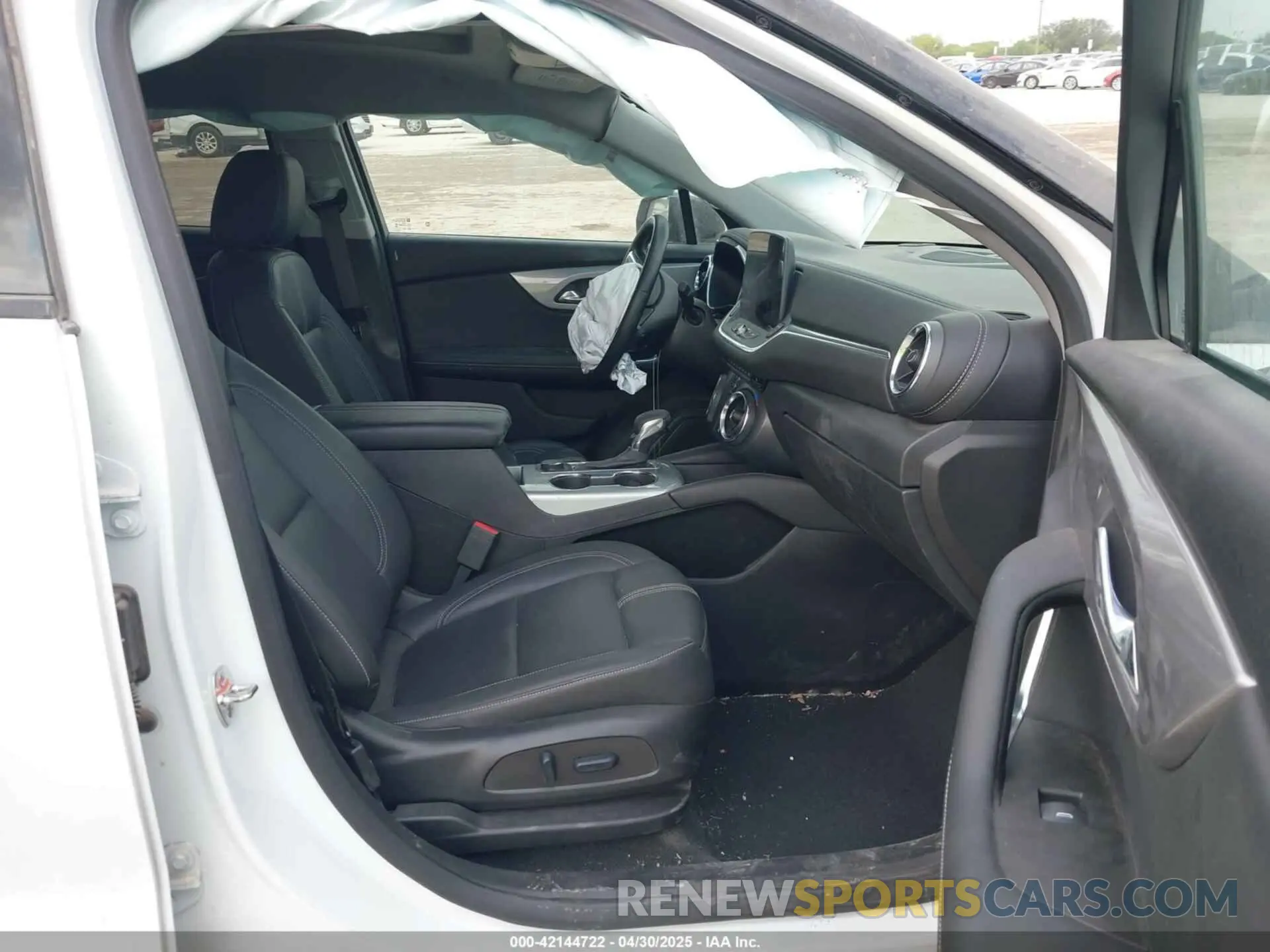 5 Photograph of a damaged car 3GNKBDR43RS210038 CHEVROLET BLAZER 2024