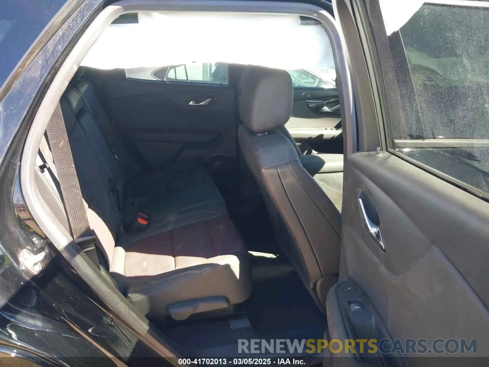 8 Photograph of a damaged car 3GNKBERS3RS271667 CHEVROLET BLAZER 2024