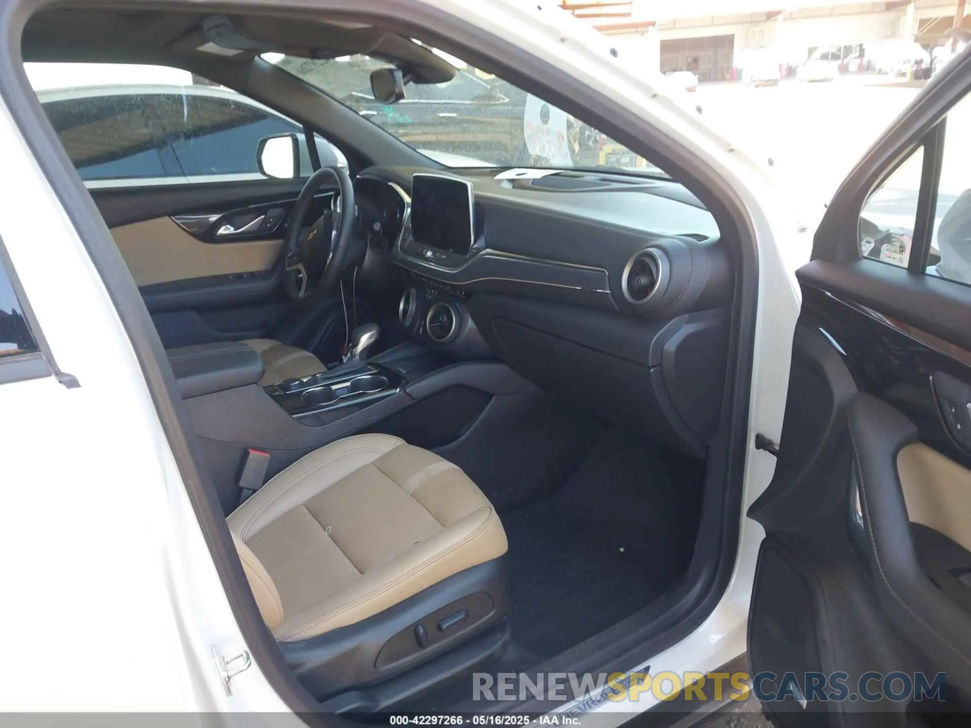 5 Photograph of a damaged car 3GNKBFR48RS207891 CHEVROLET BLAZER 2024