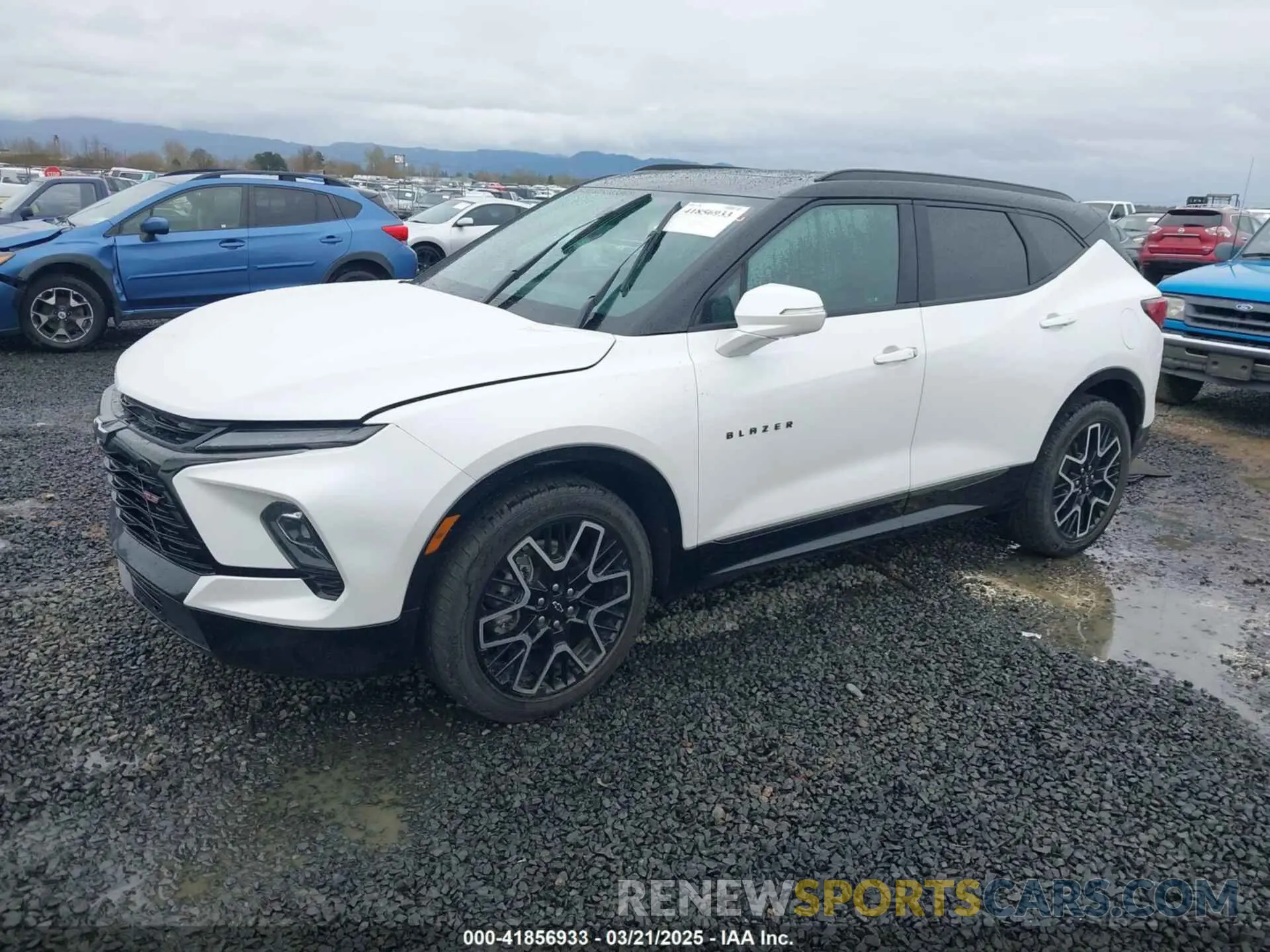 2 Photograph of a damaged car 3GNKBKRS4RS139337 CHEVROLET BLAZER 2024