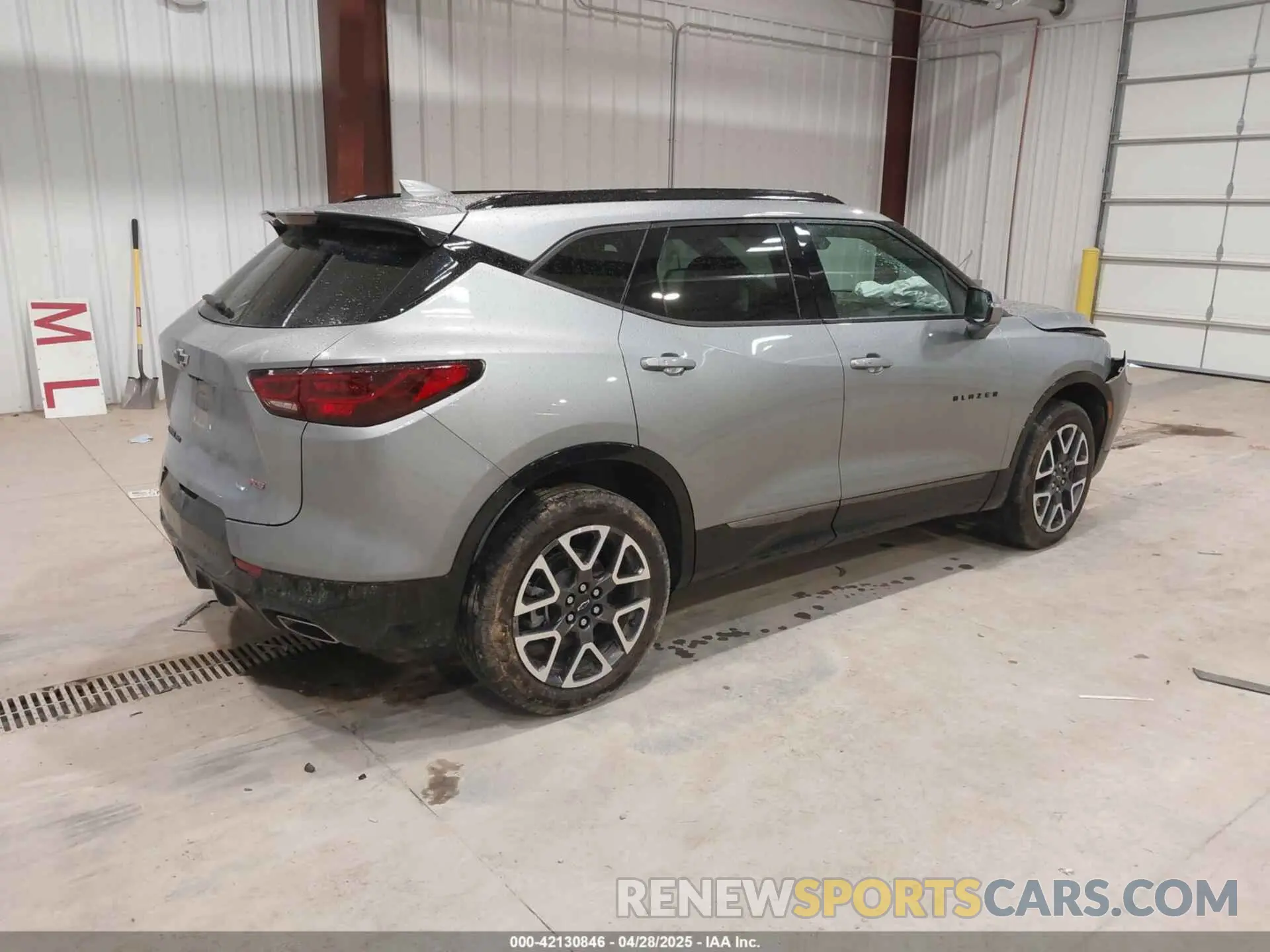 4 Photograph of a damaged car 3GNKBKRS7RS133533 CHEVROLET BLAZER 2024