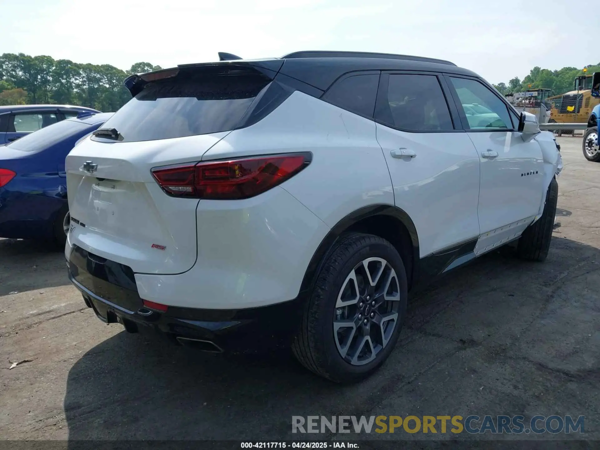 4 Photograph of a damaged car 3GNKBKRSXRS143036 CHEVROLET BLAZER 2024
