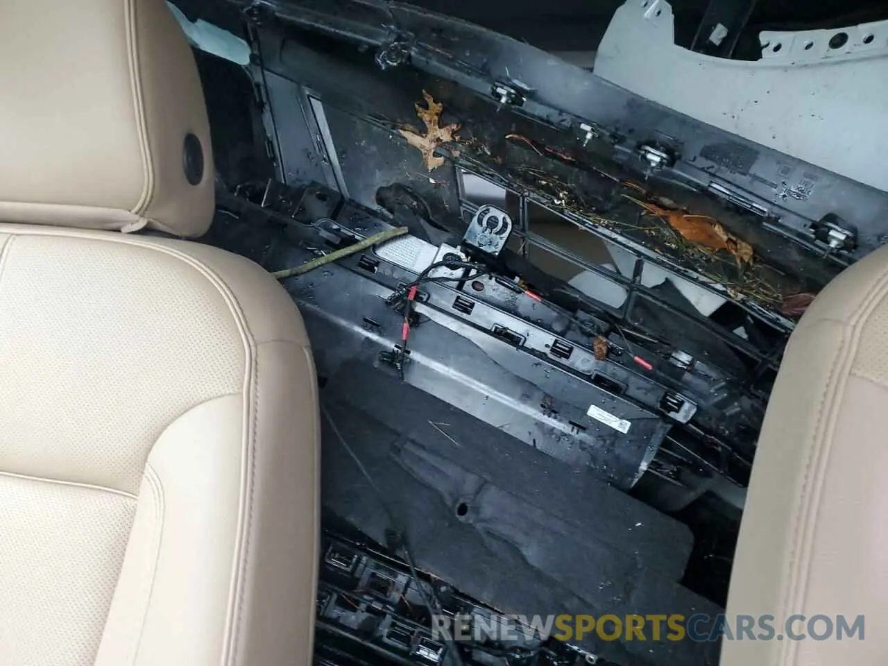 10 Photograph of a damaged car 3GNKBLRSXRS282234 CHEVROLET BLAZER 2024