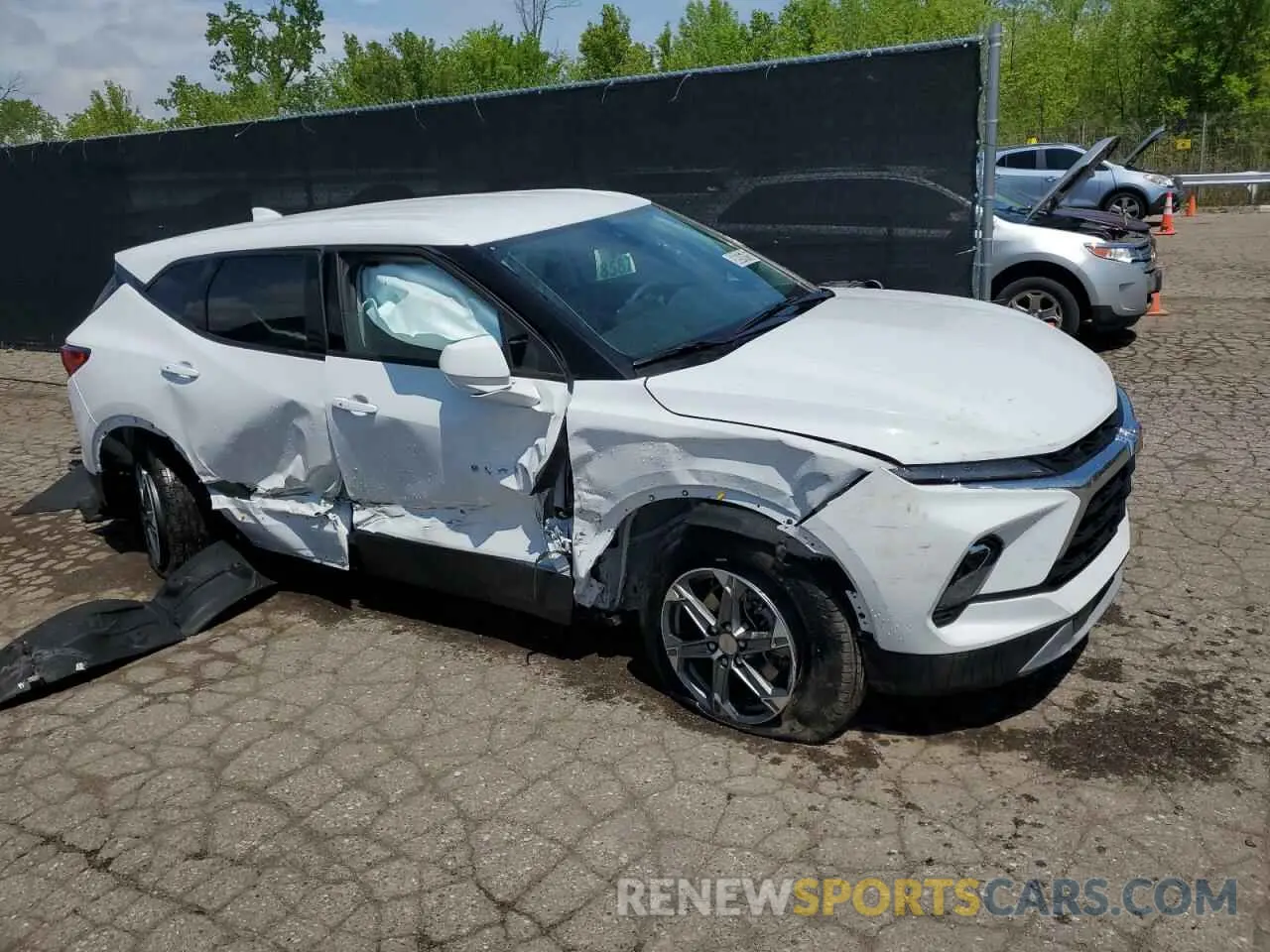 4 Photograph of a damaged car 3GNKBCR46SS168349 CHEVROLET BLAZER 2025