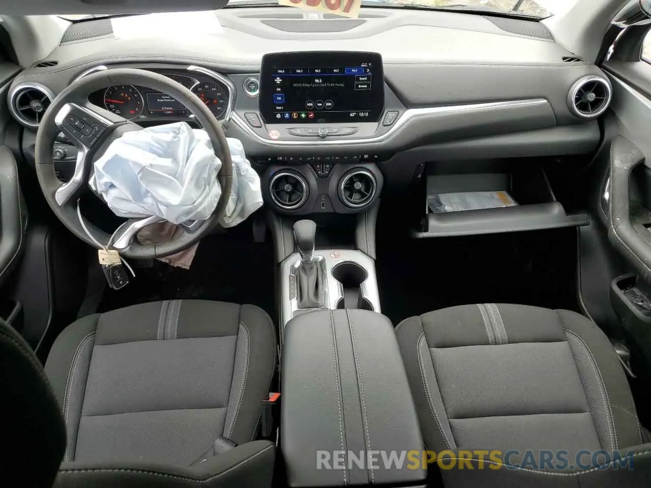 8 Photograph of a damaged car 3GNKBCR46SS168349 CHEVROLET BLAZER 2025