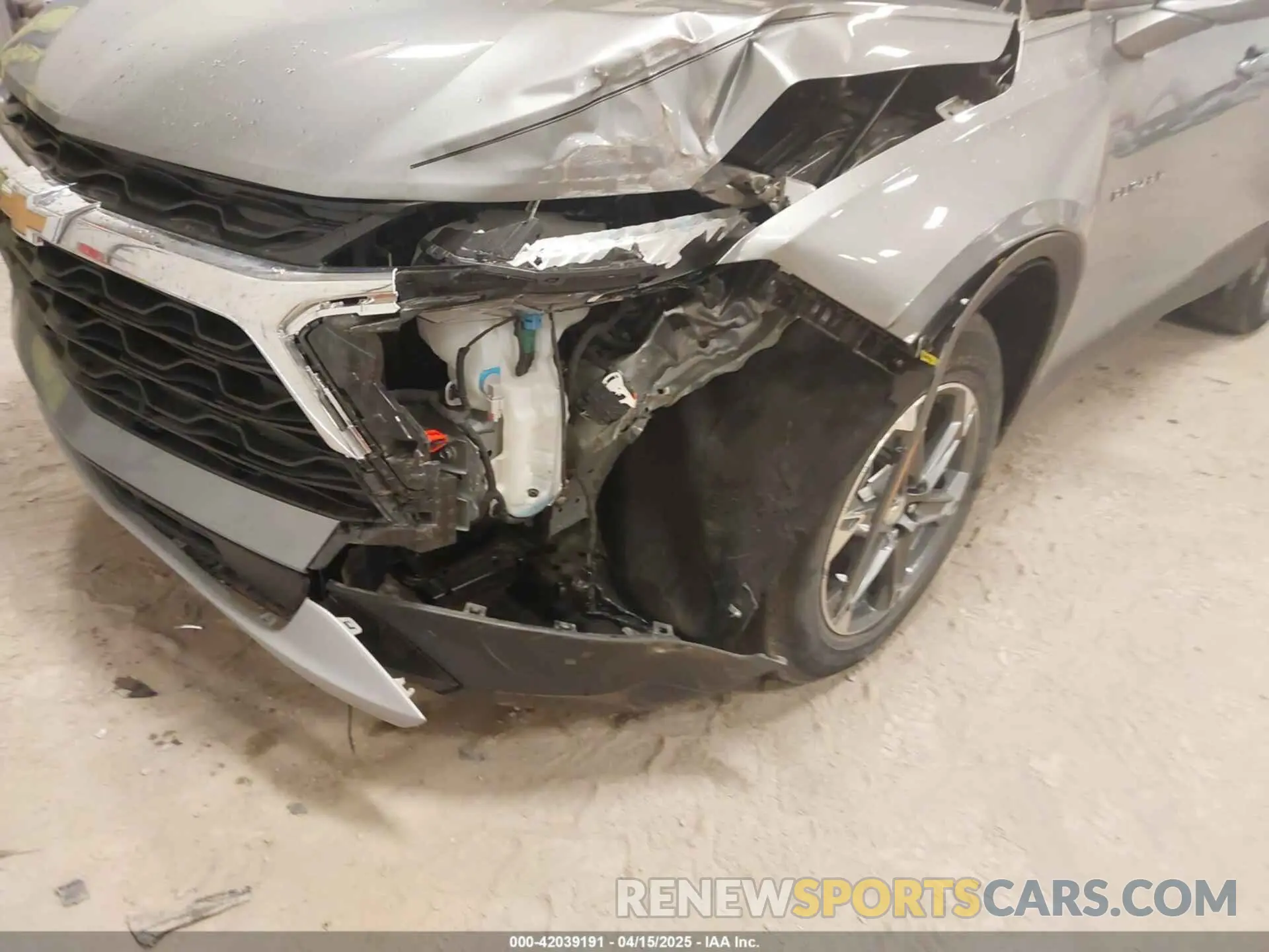 6 Photograph of a damaged car 3GNKBCR49SS113118 CHEVROLET BLAZER 2025