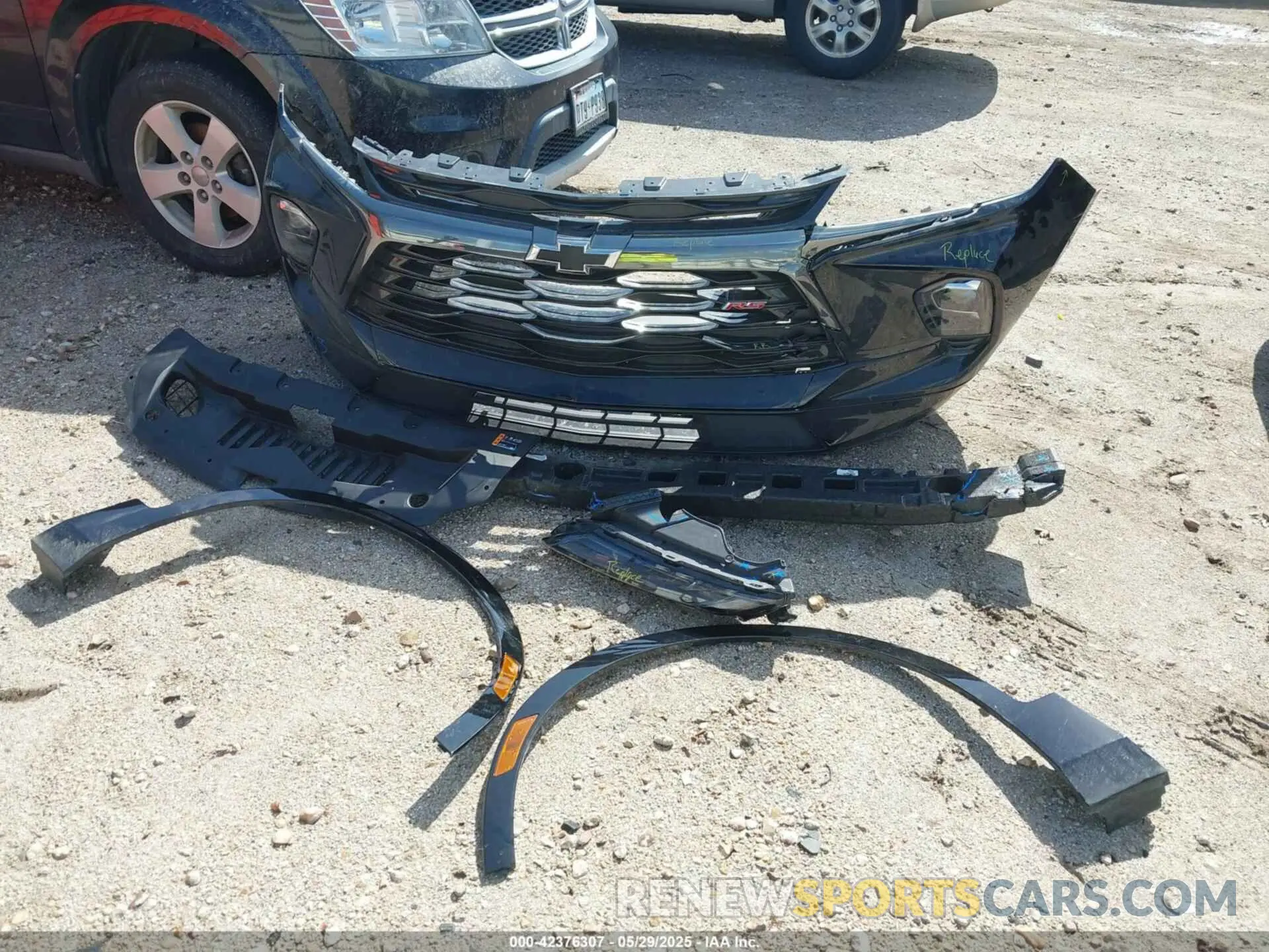 11 Photograph of a damaged car 3GNKBERS1SS196957 CHEVROLET BLAZER 2025