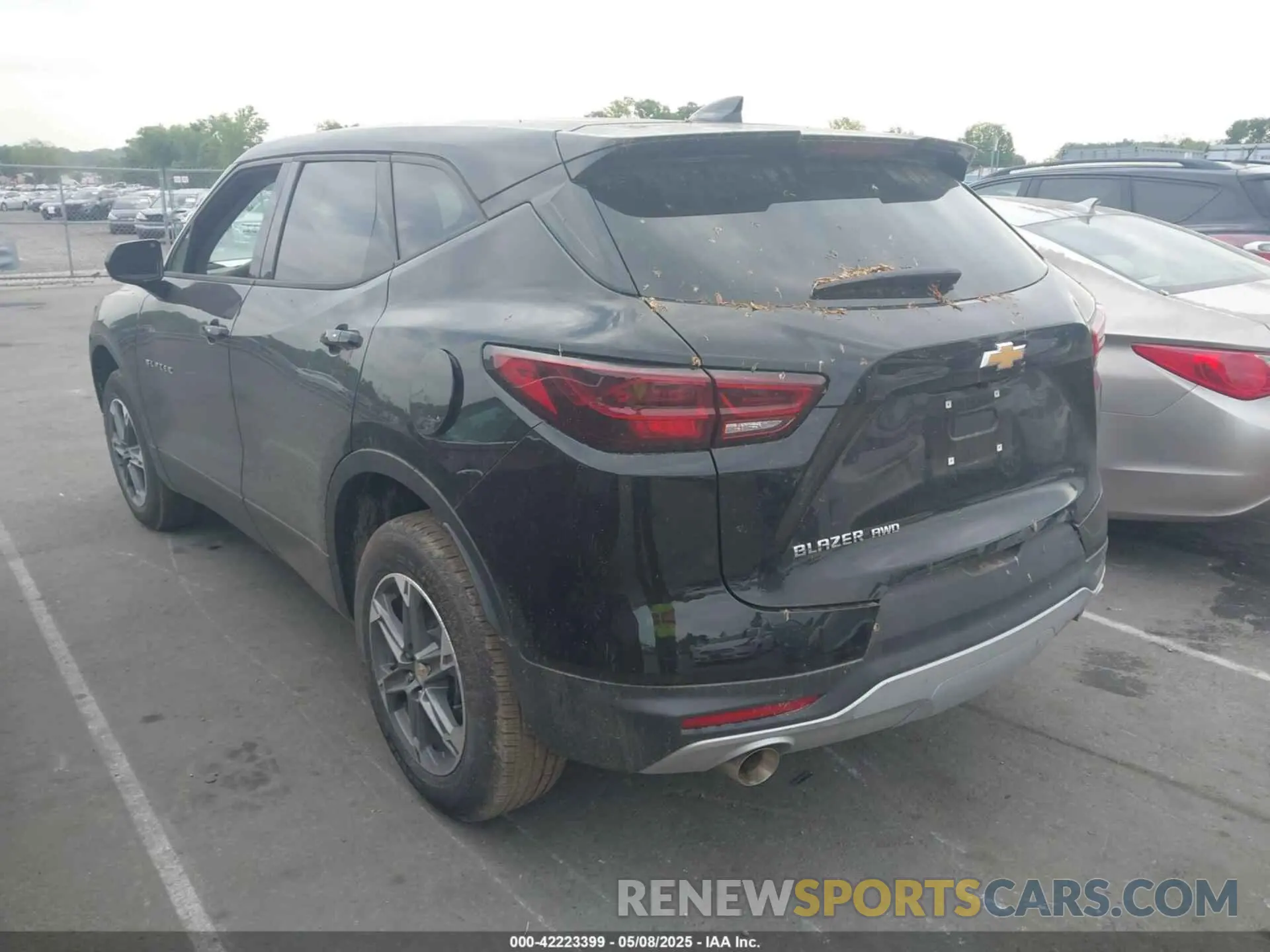 3 Photograph of a damaged car 3GNKBHR43SS184196 CHEVROLET BLAZER 2025