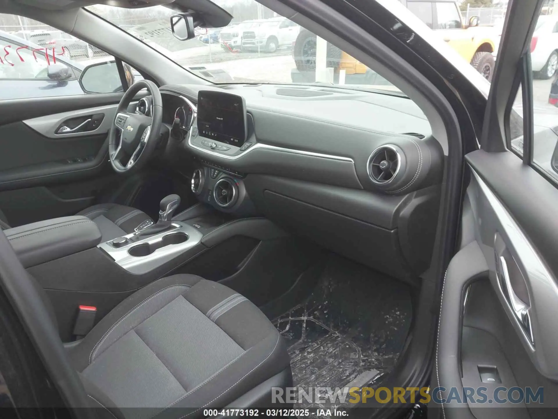 5 Photograph of a damaged car 3GNKBHR44SS162000 CHEVROLET BLAZER 2025
