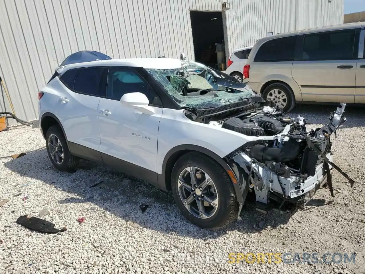 4 Photograph of a damaged car 3GNKBHR48SS172724 CHEVROLET BLAZER 2025