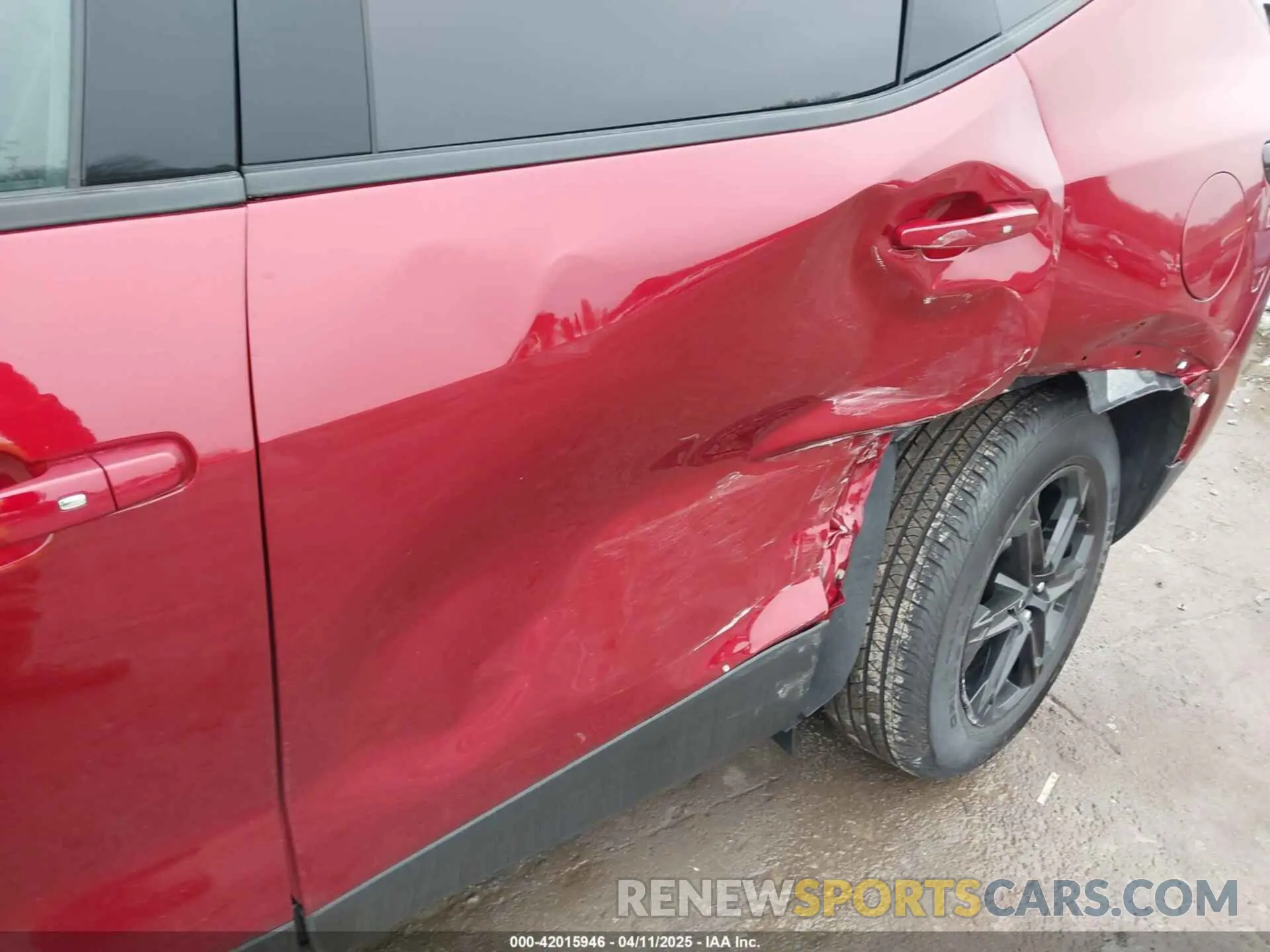 18 Photograph of a damaged car 3GNKBJRS5SS137113 CHEVROLET BLAZER 2025
