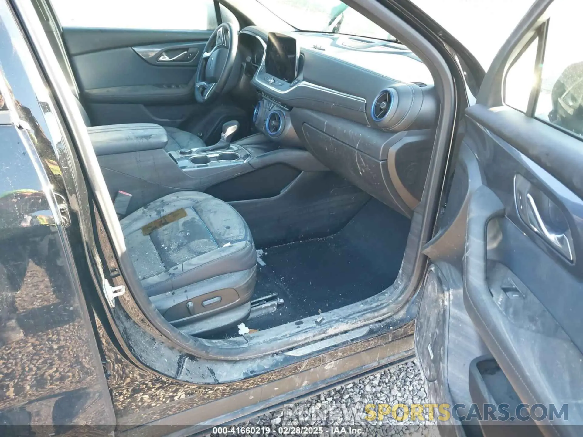 5 Photograph of a damaged car 3GNKBKRS3SS103807 CHEVROLET BLAZER 2025