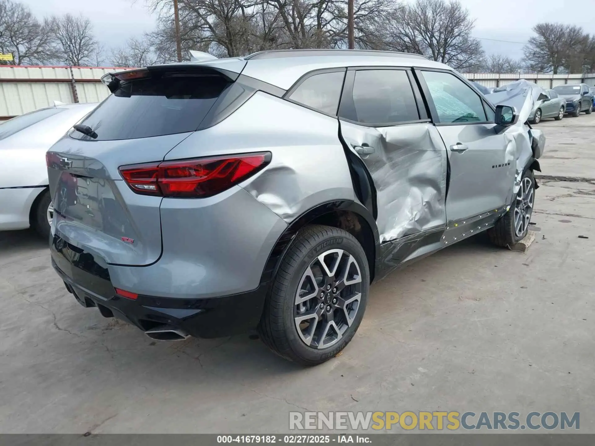4 Photograph of a damaged car 3GNKBKRS3SS124978 CHEVROLET BLAZER 2025