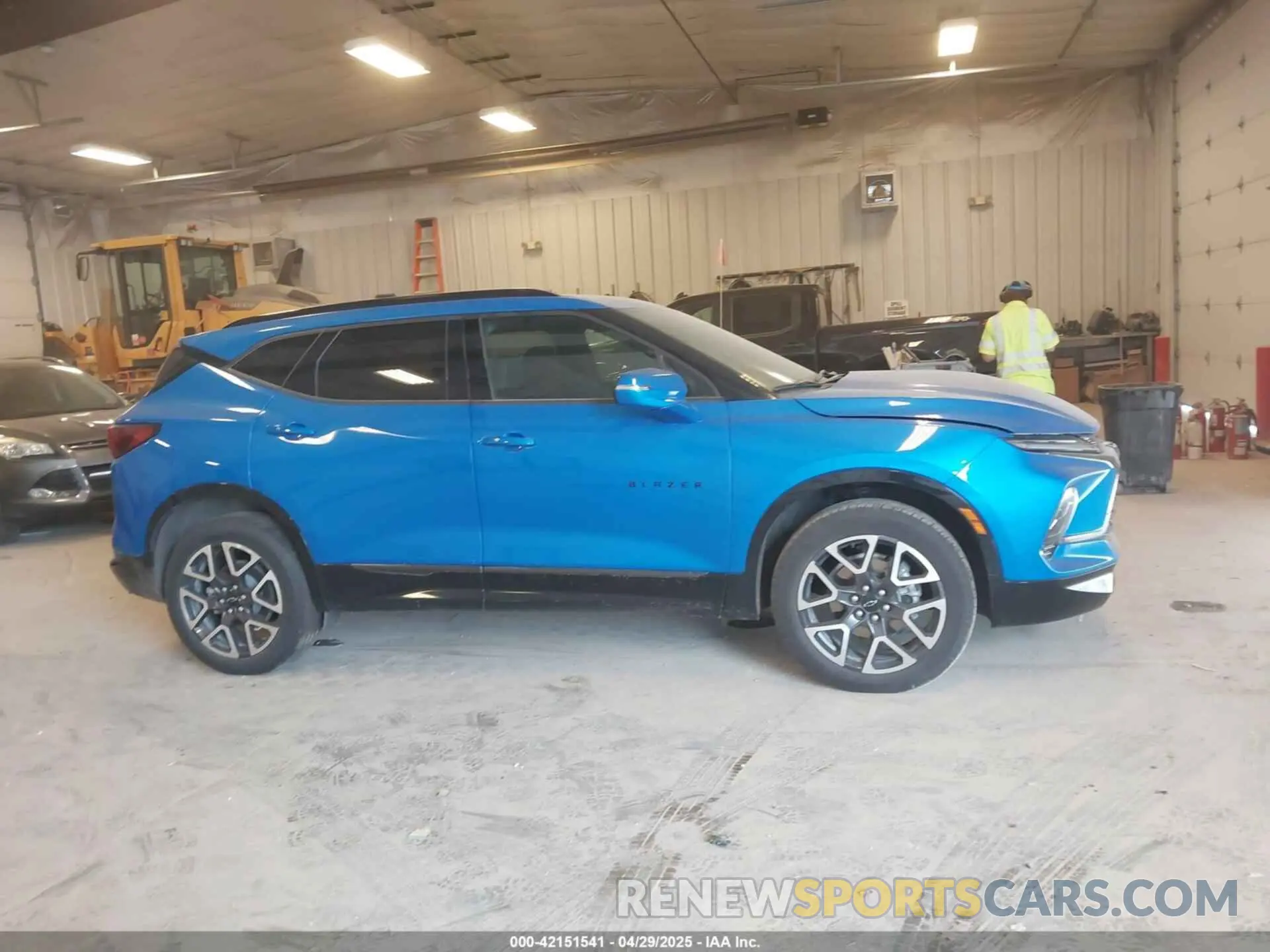 13 Photograph of a damaged car 3GNKBKRSXSS142457 CHEVROLET BLAZER 2025