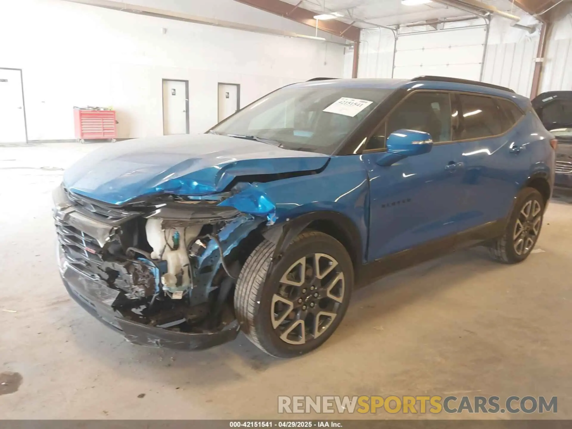2 Photograph of a damaged car 3GNKBKRSXSS142457 CHEVROLET BLAZER 2025