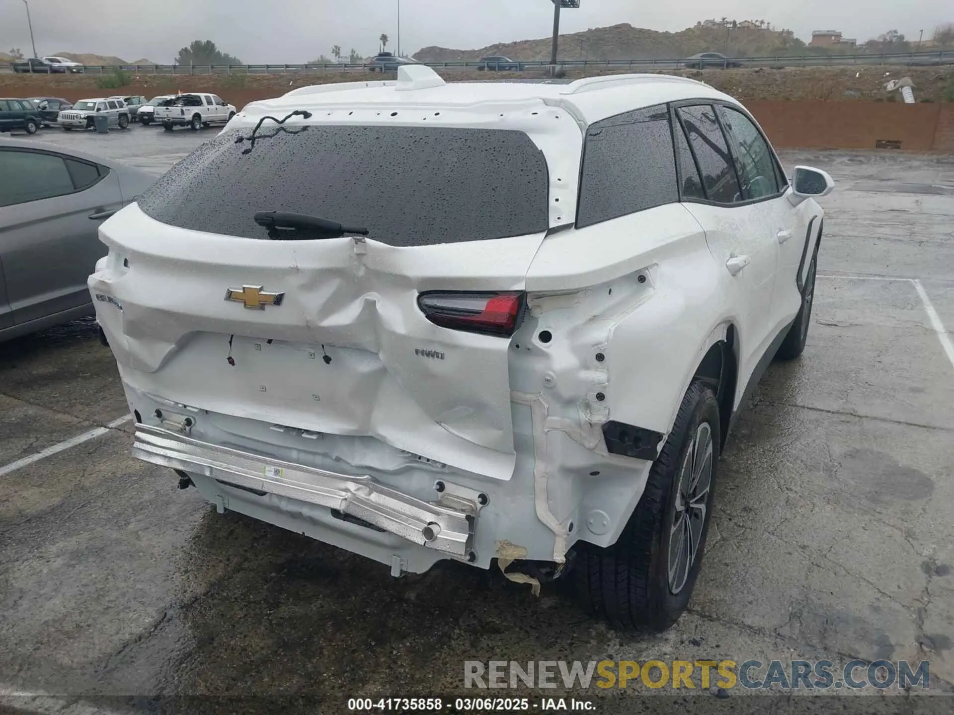 4 Photograph of a damaged car 3GNKDBRJ0RS218750 CHEVROLET BLAZER EV 2024
