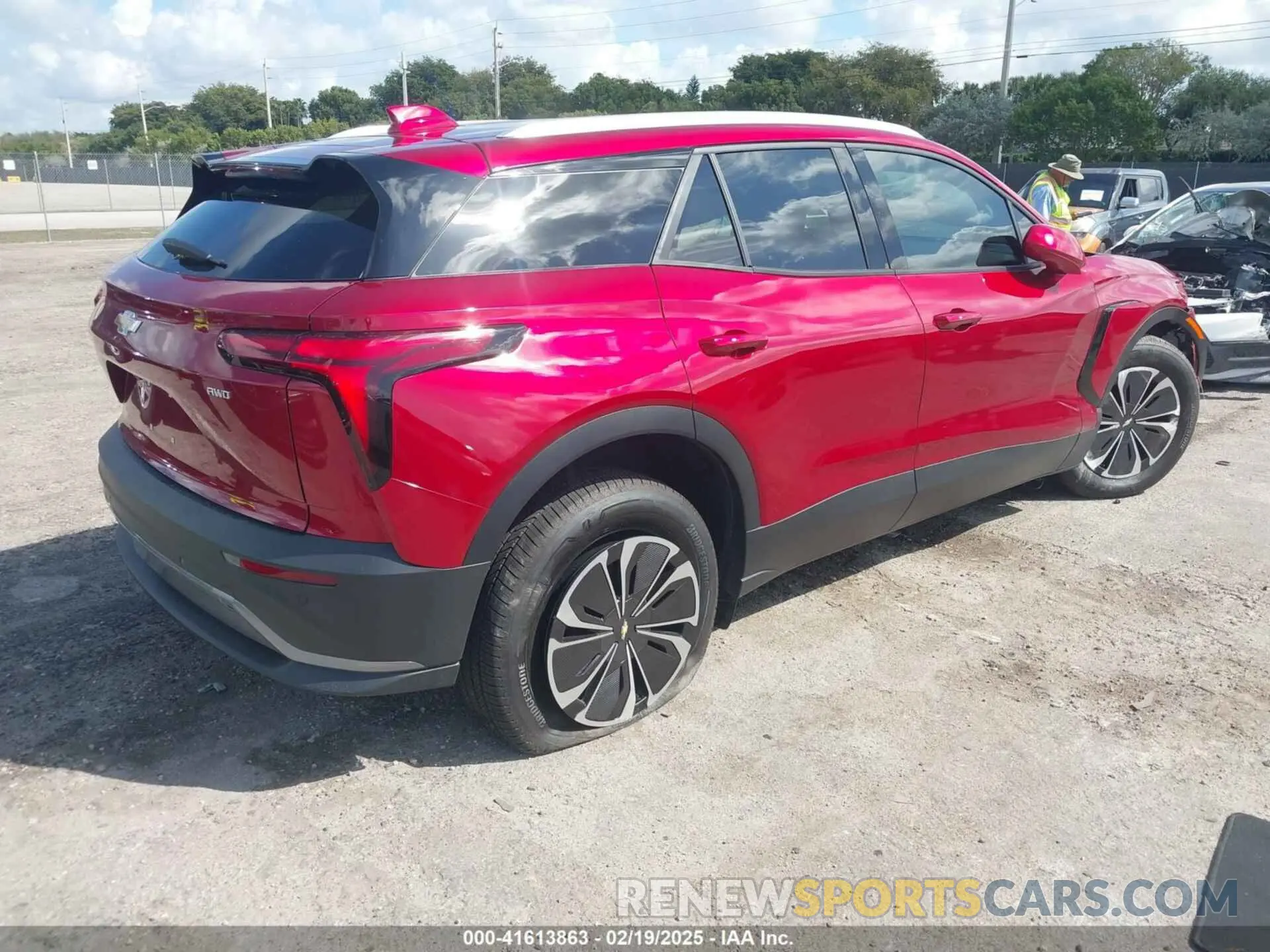 4 Photograph of a damaged car 3GNKDBRJ2RS272616 CHEVROLET BLAZER EV 2024