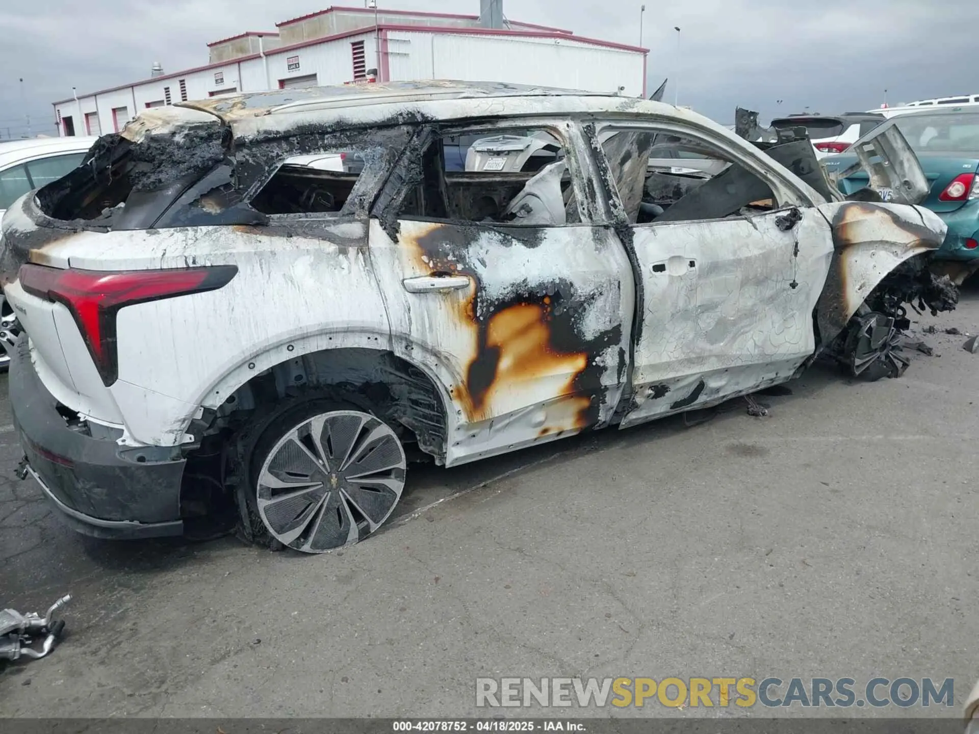 4 Photograph of a damaged car 3GNKDBRJ4RS193951 CHEVROLET BLAZER EV 2024