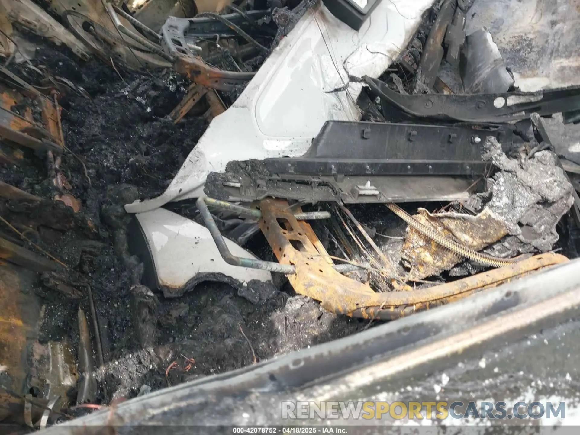 7 Photograph of a damaged car 3GNKDBRJ4RS193951 CHEVROLET BLAZER EV 2024