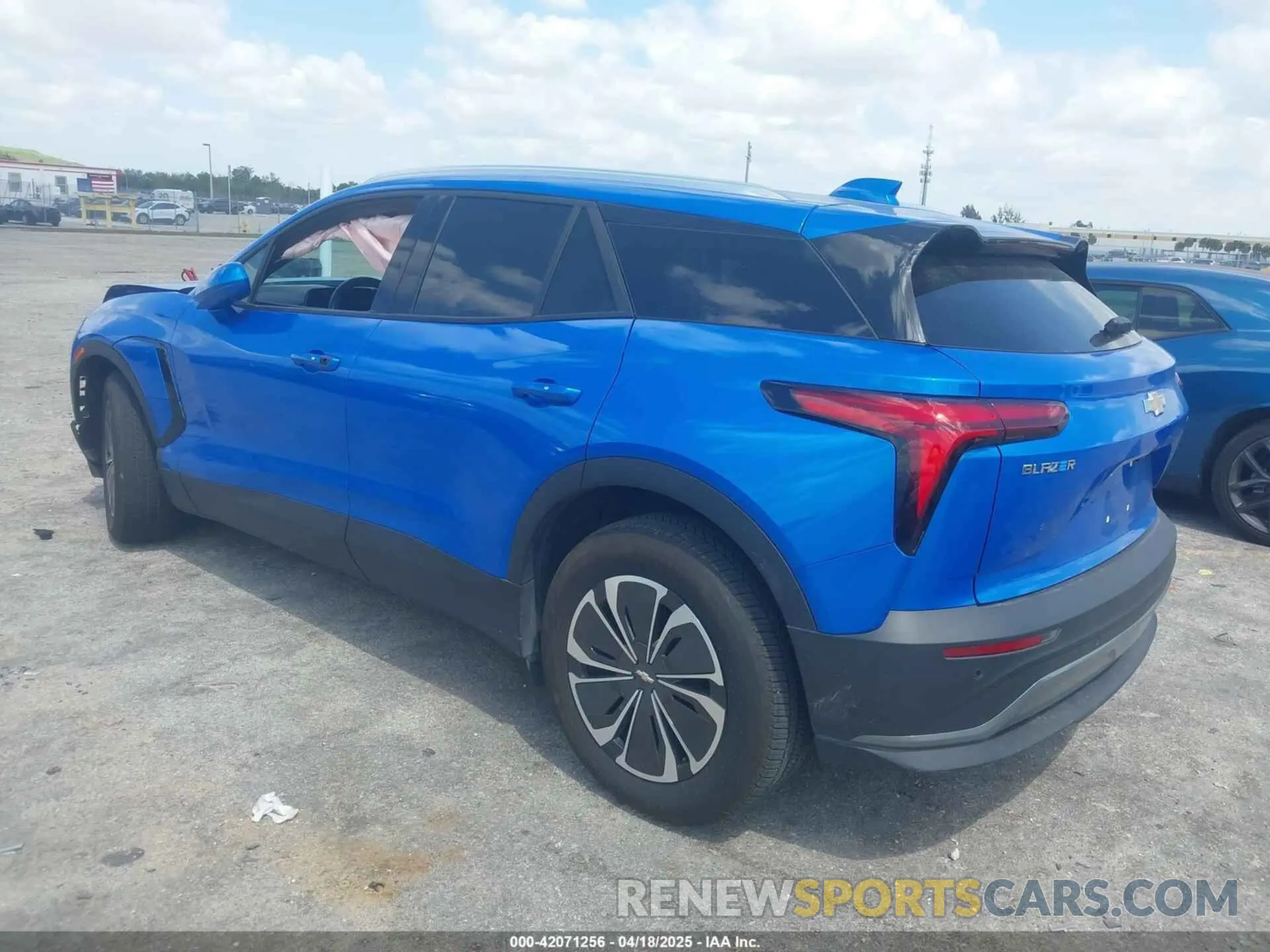 3 Photograph of a damaged car 3GNKDBRJ4RS245031 CHEVROLET BLAZER EV 2024