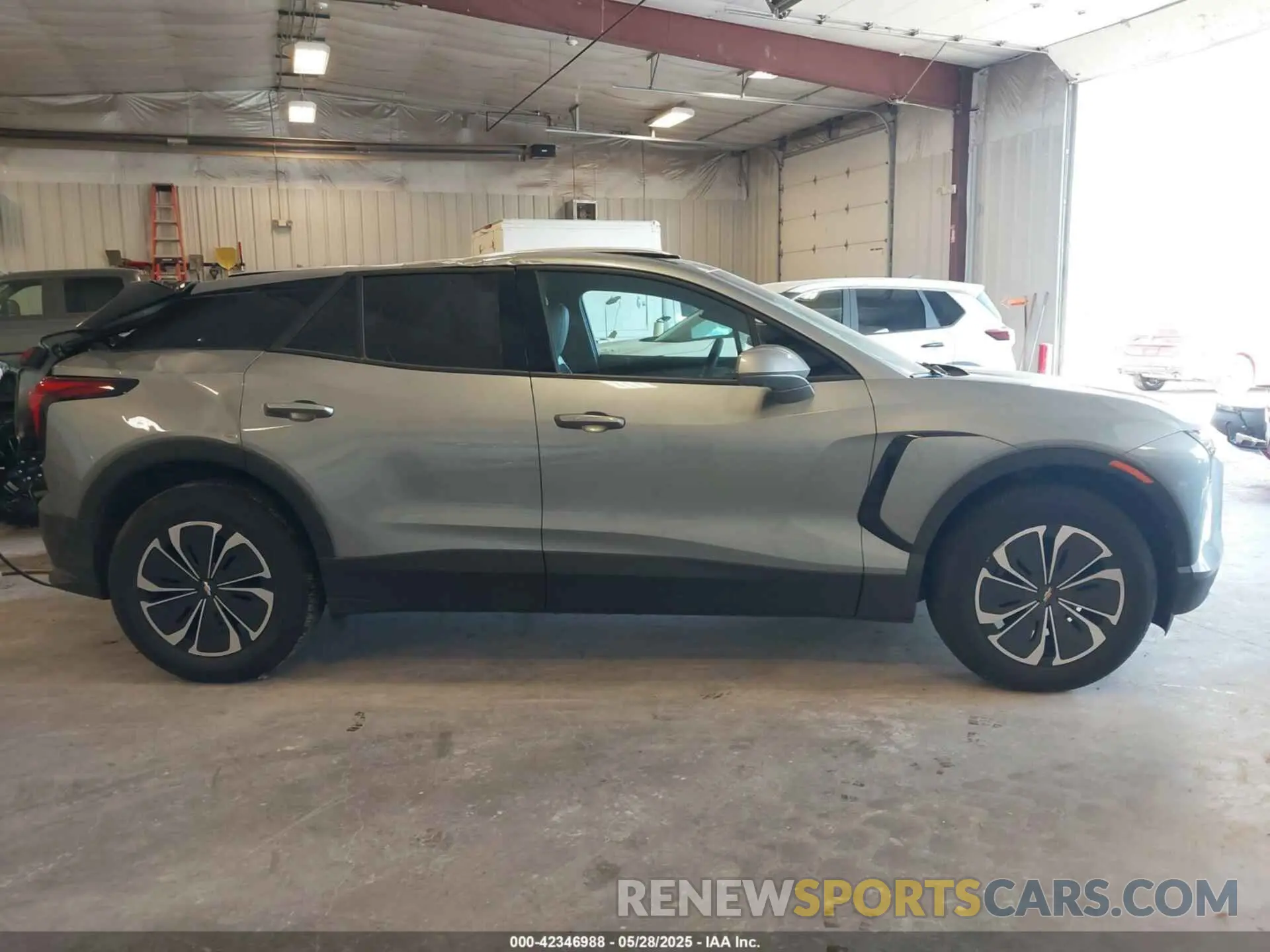 13 Photograph of a damaged car 3GNKDBRJ6RS278046 CHEVROLET BLAZER EV 2024