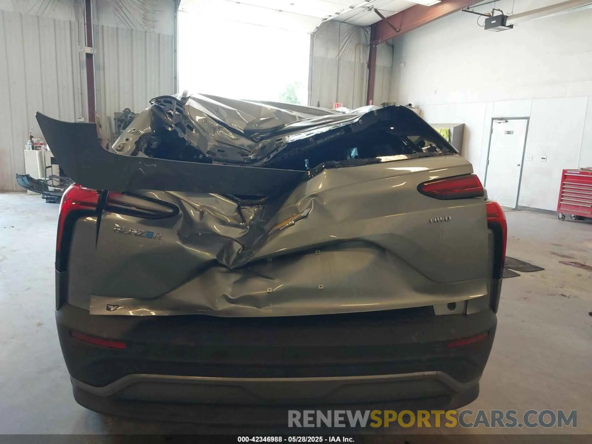 6 Photograph of a damaged car 3GNKDBRJ6RS278046 CHEVROLET BLAZER EV 2024