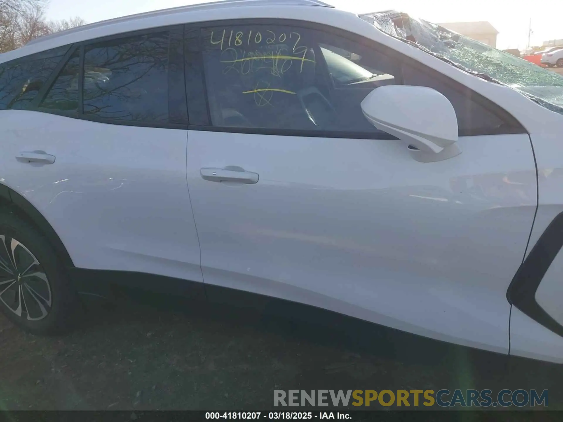 12 Photograph of a damaged car 3GNKDBRJXRS260469 CHEVROLET BLAZER EV 2024