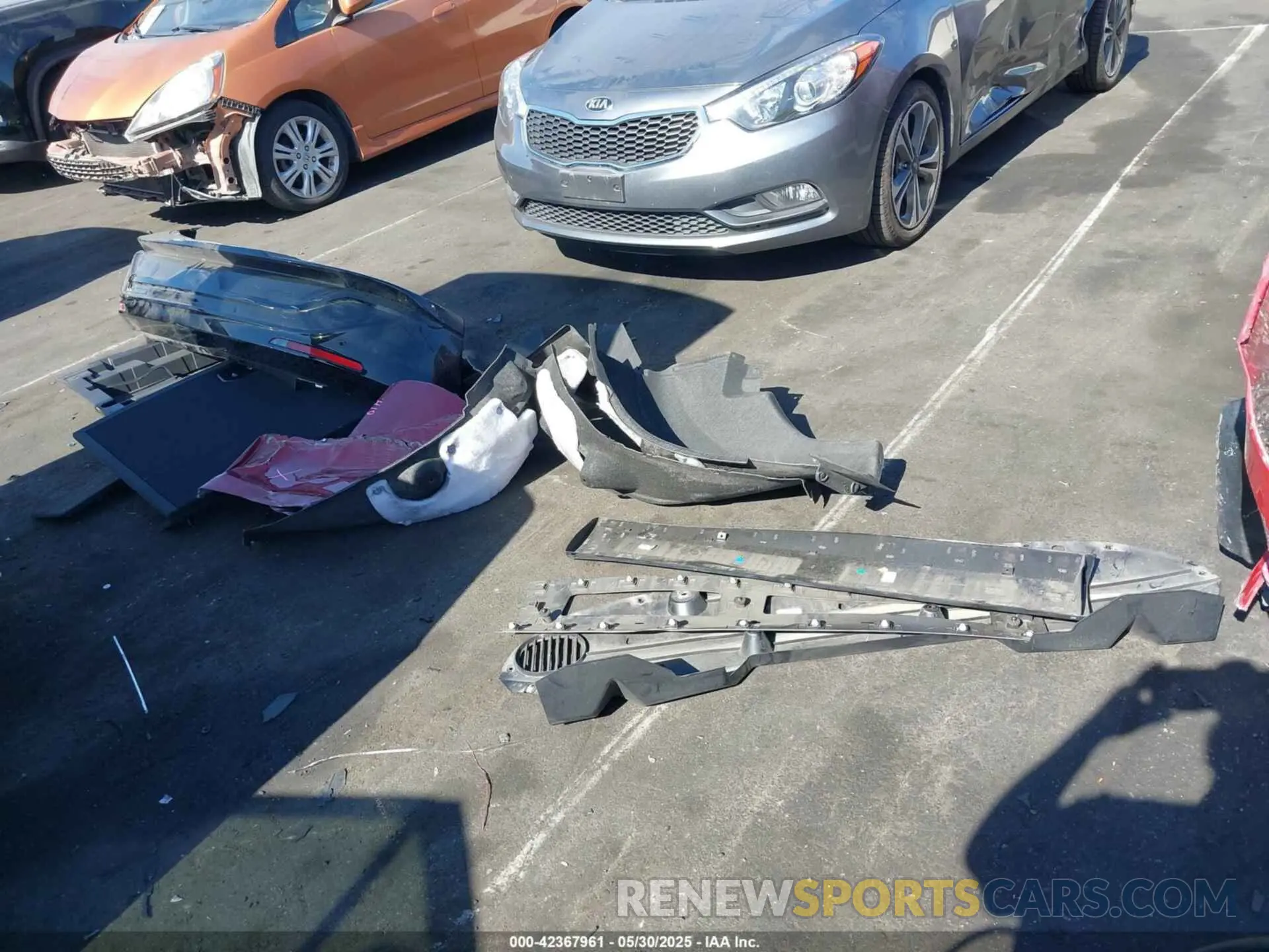 12 Photograph of a damaged car 3GNKDHRK0RS216511 CHEVROLET BLAZER EV 2024