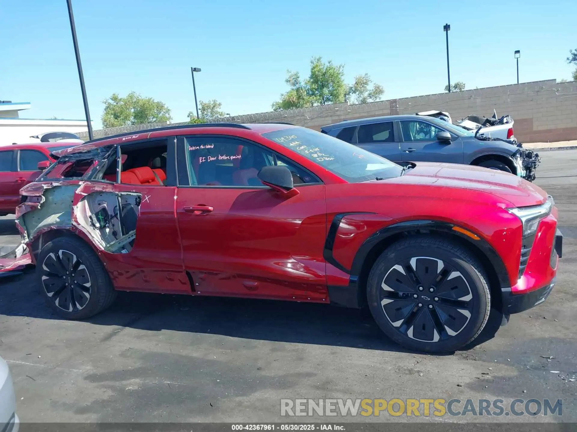 14 Photograph of a damaged car 3GNKDHRK0RS216511 CHEVROLET BLAZER EV 2024